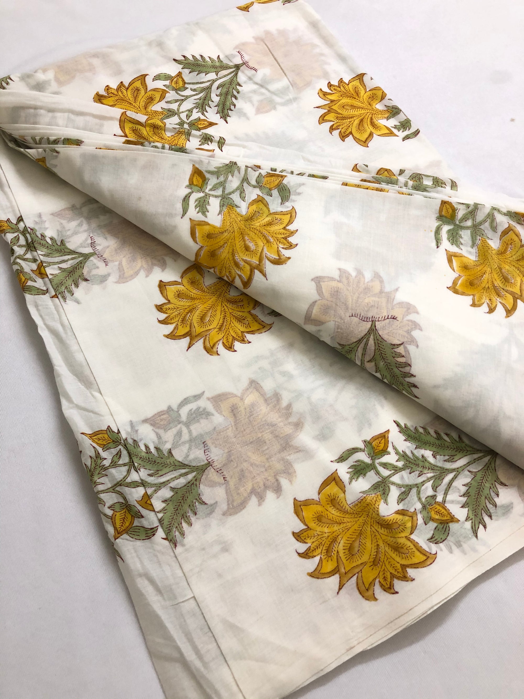 Printed mul cotton fabric