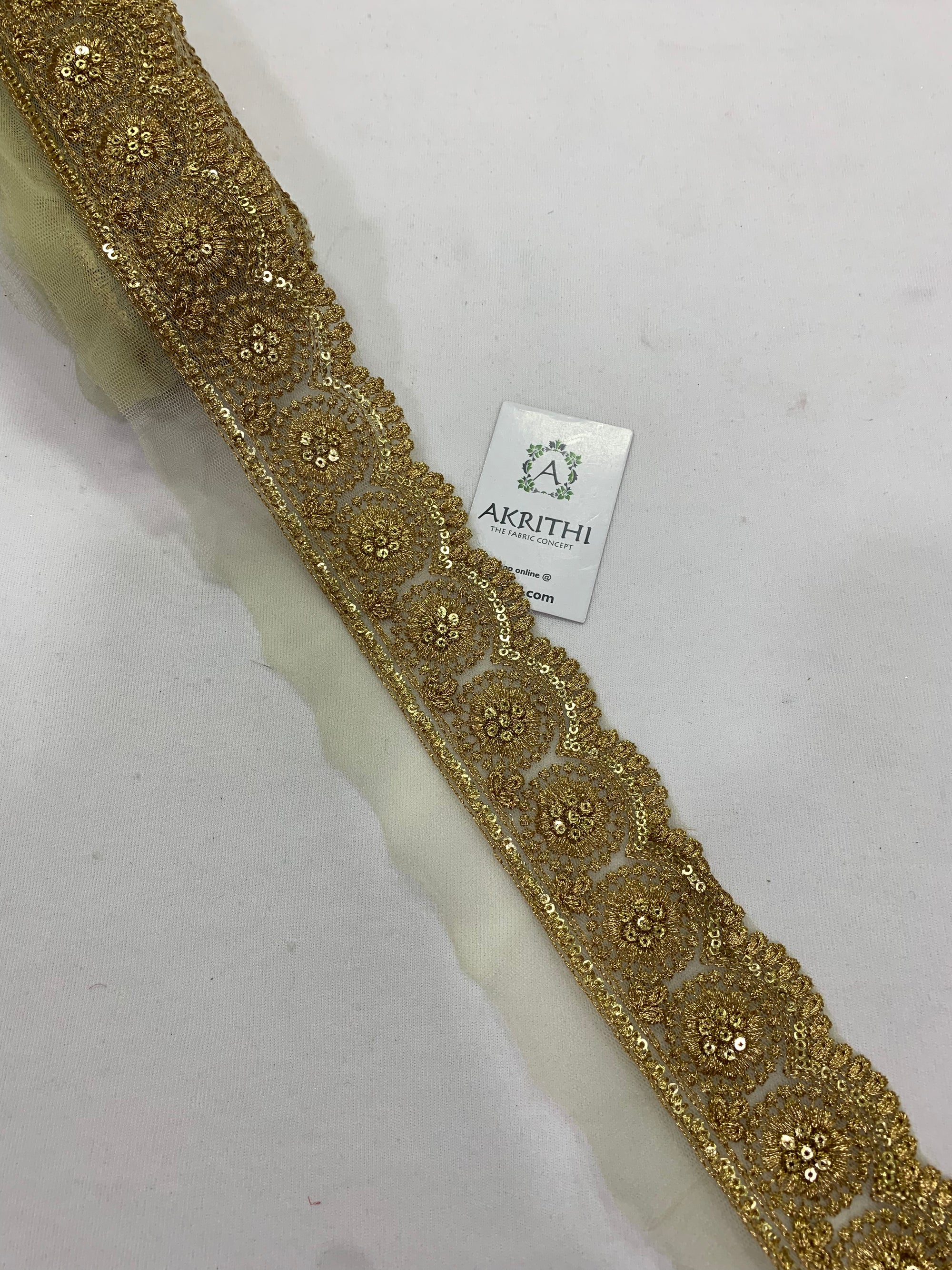 Embroidered lace 9 metres roll