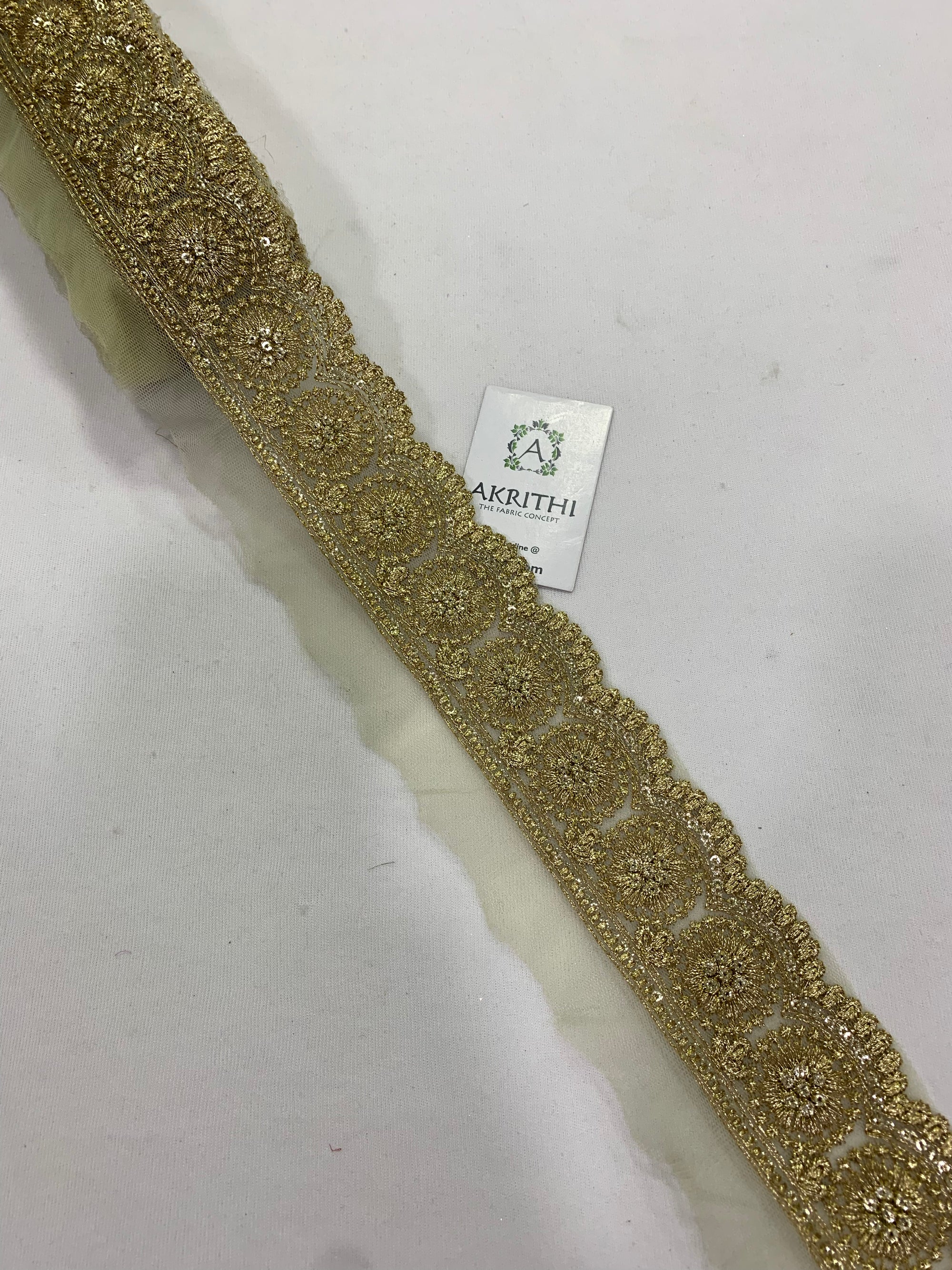 Embroidered lace 9 metres roll