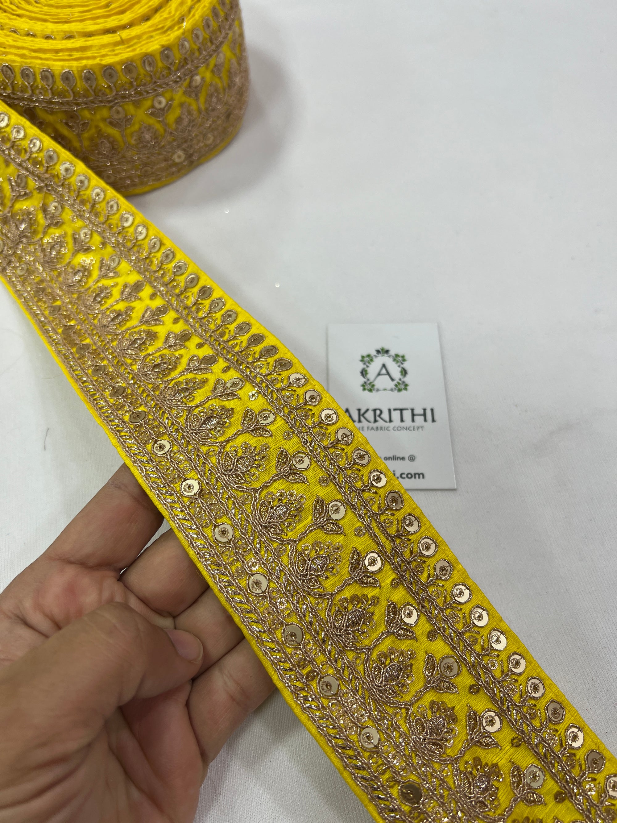 Embroidered lace 9 metres roll