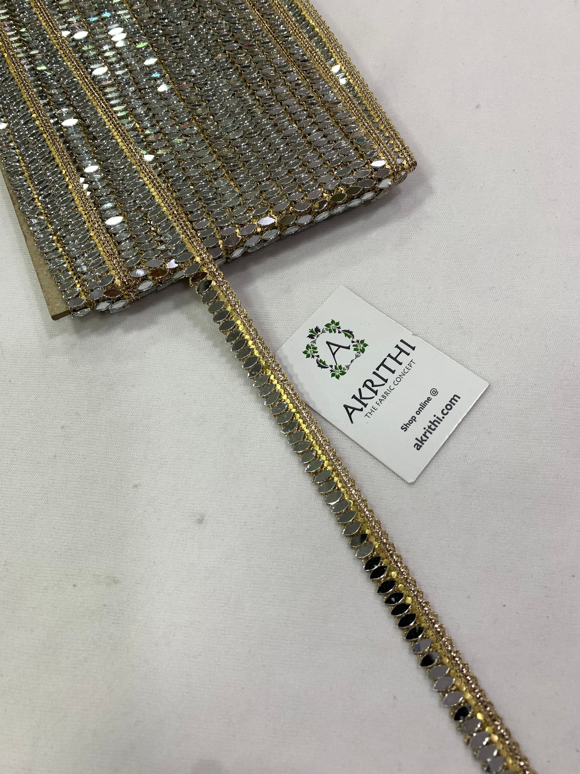 Embroidered gold lace 9 metres roll
