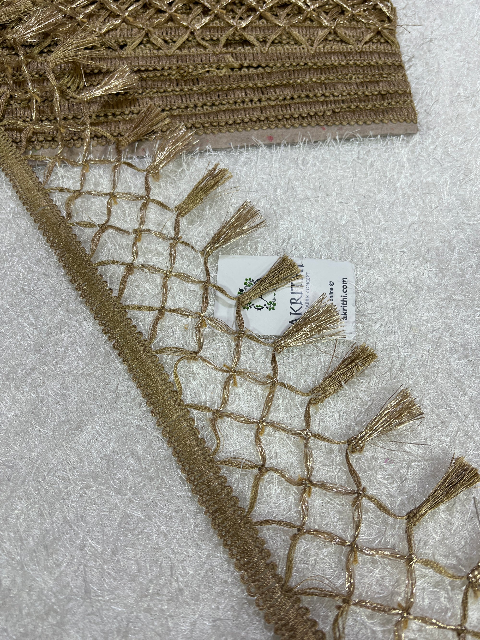 Embroidered lace per metre