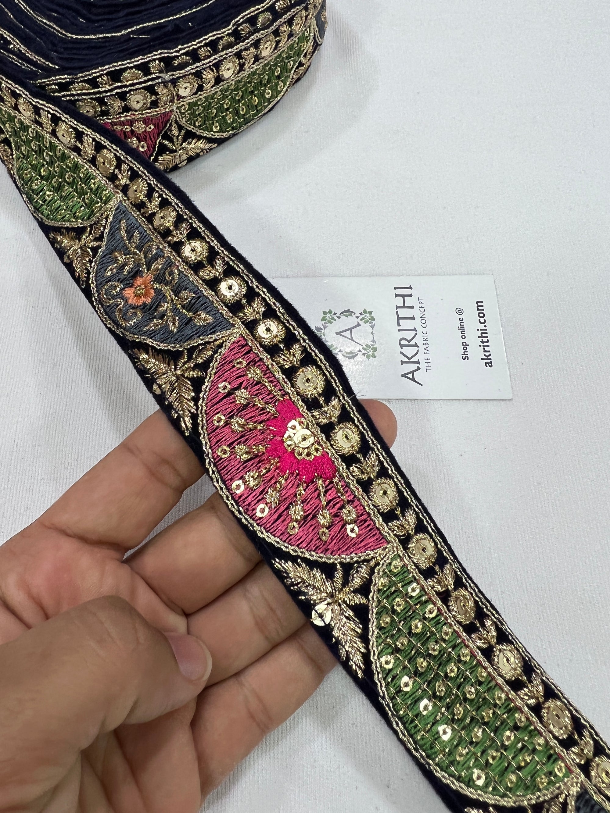 Embroidered lace 9 metres roll