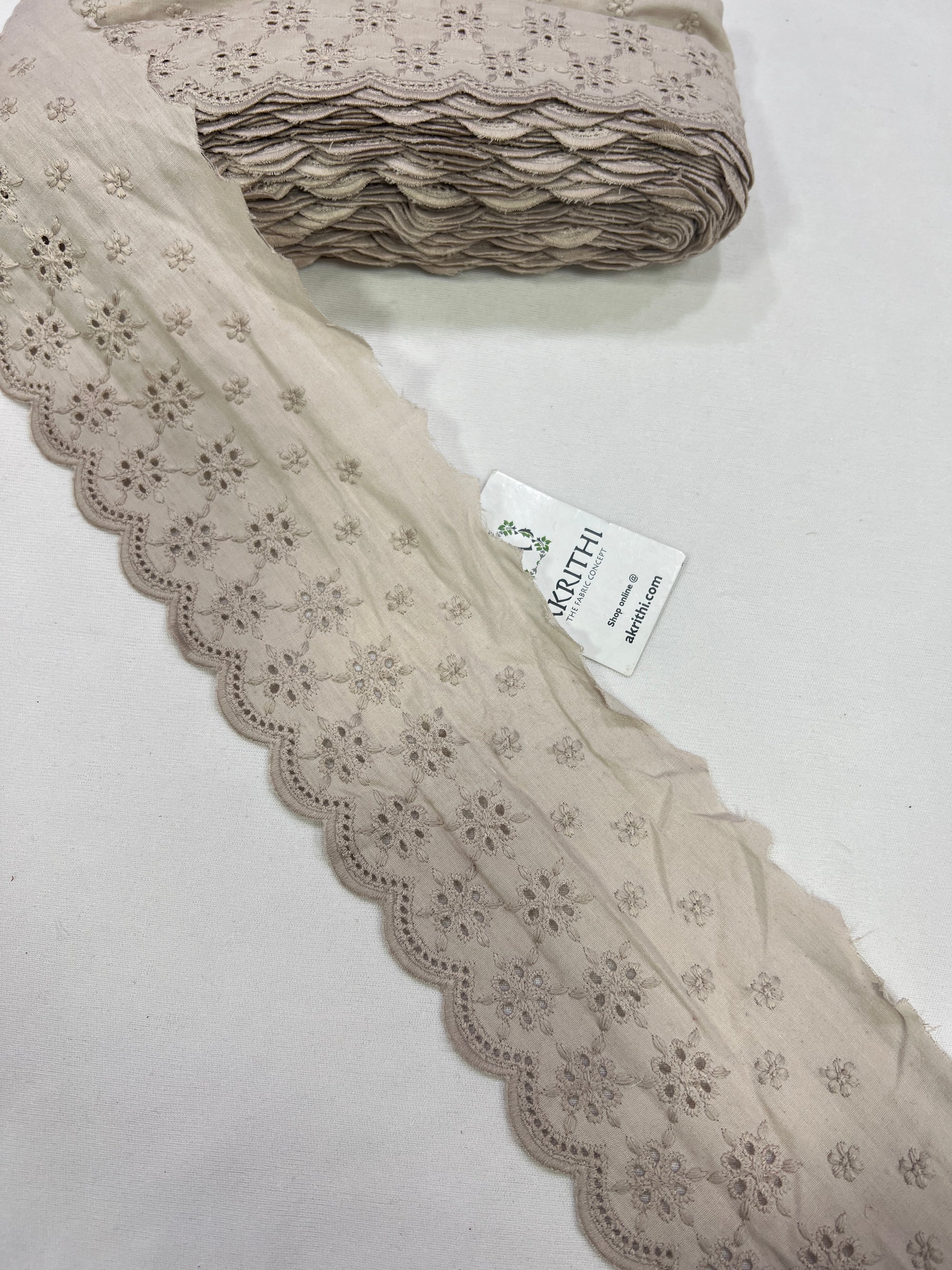 Lace per metre