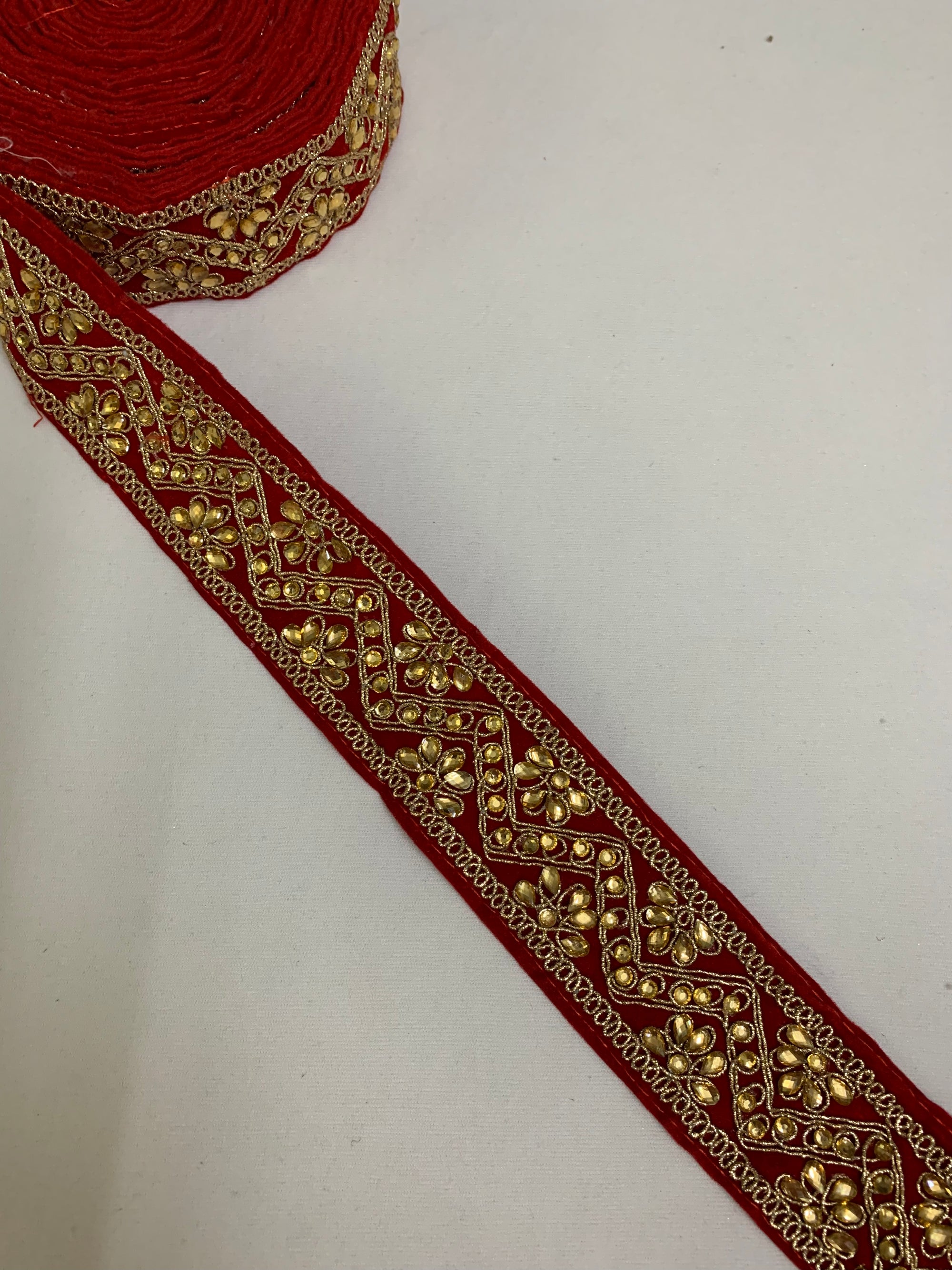 Embroidered lace 9 metres roll