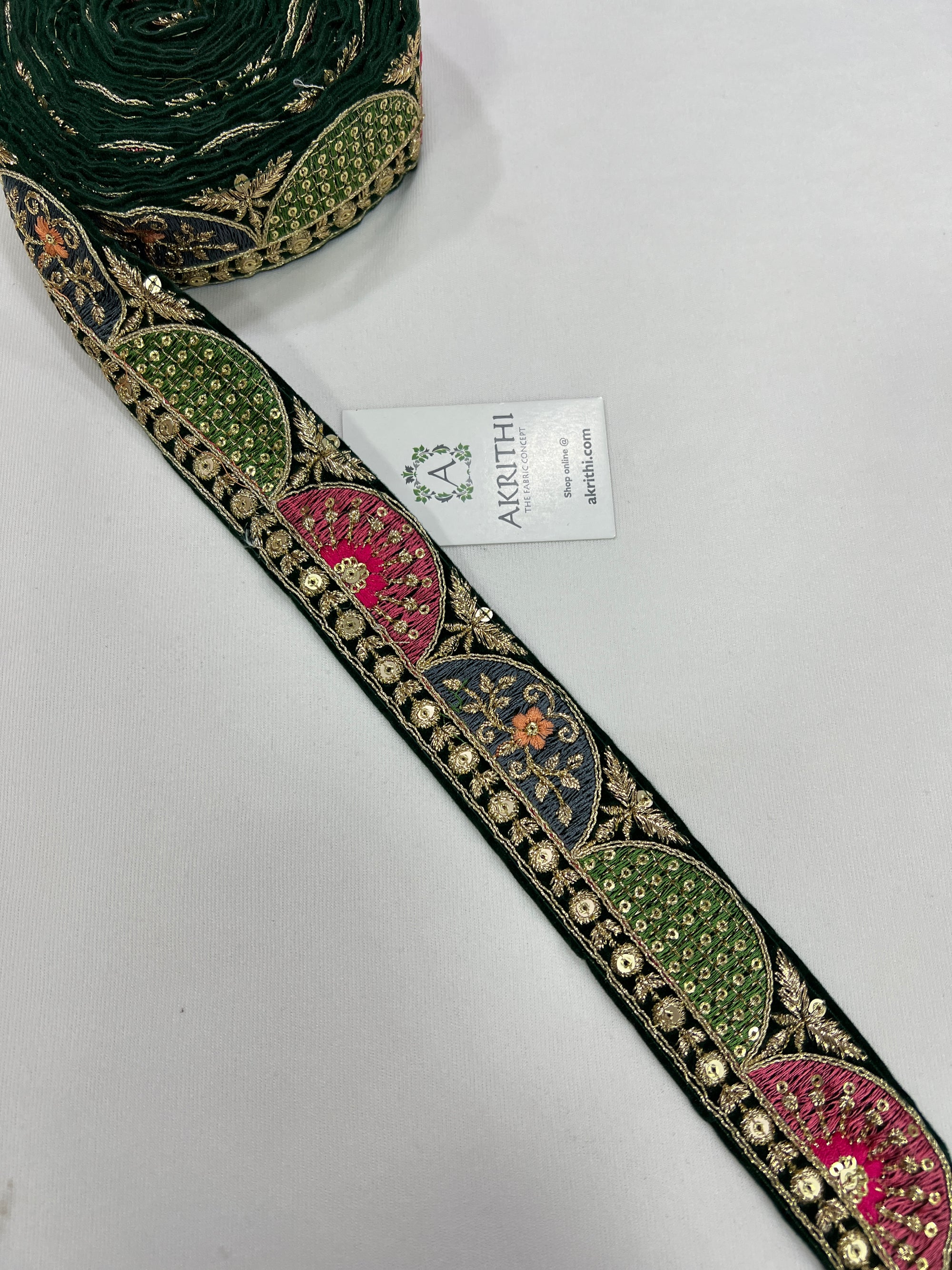 Embroidered lace 9 metres roll