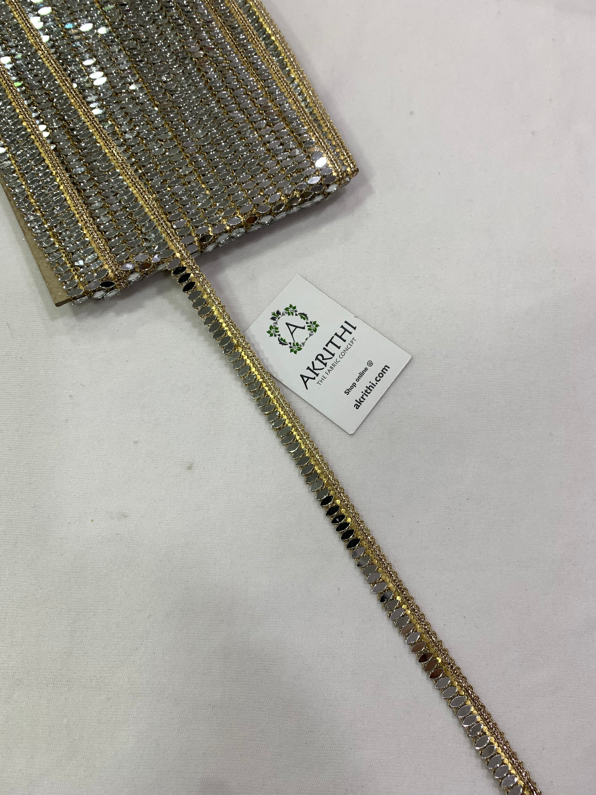 Embroidered gold lace 9 metres roll