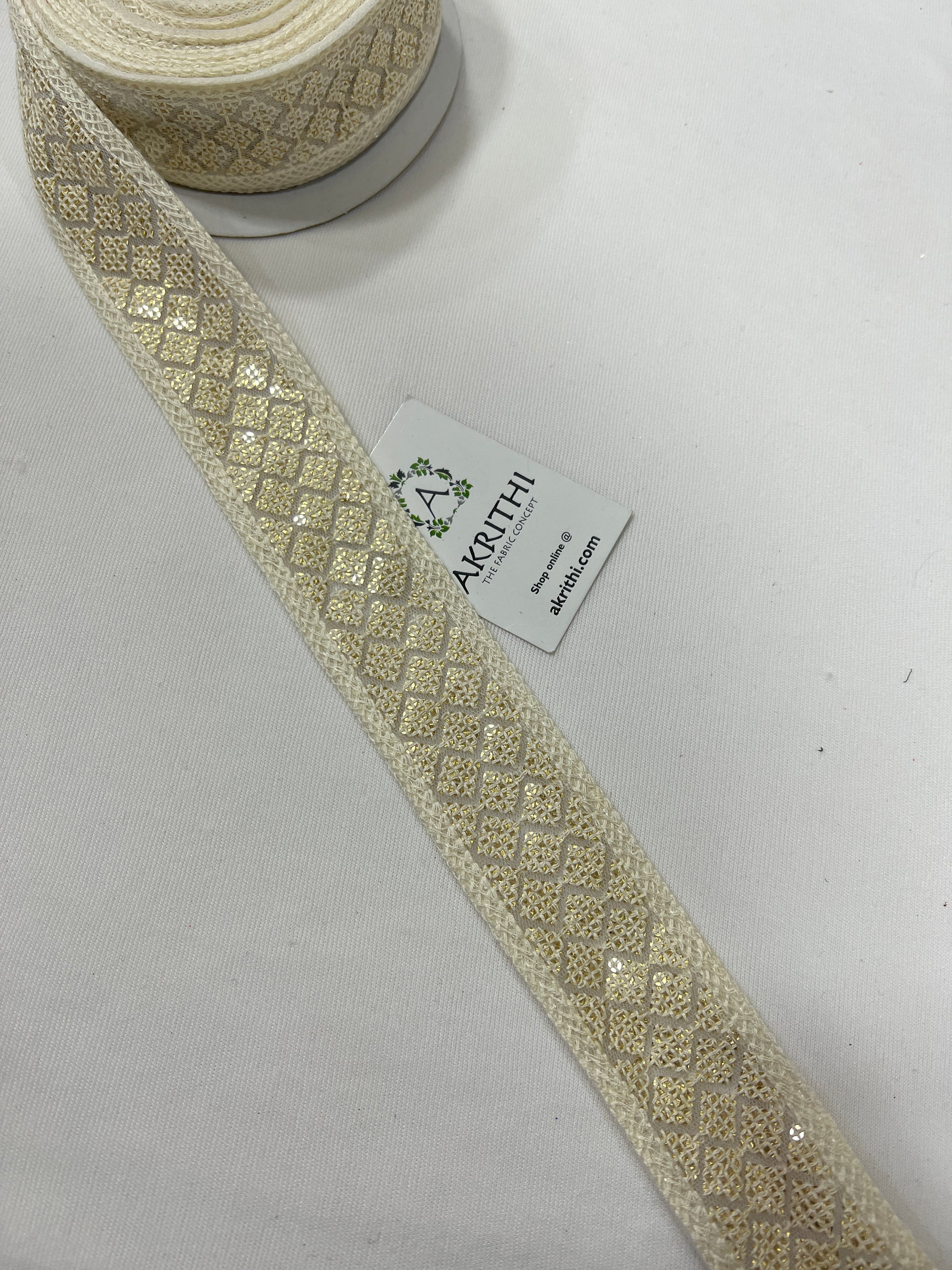 Embroidered lace 9 metres roll
