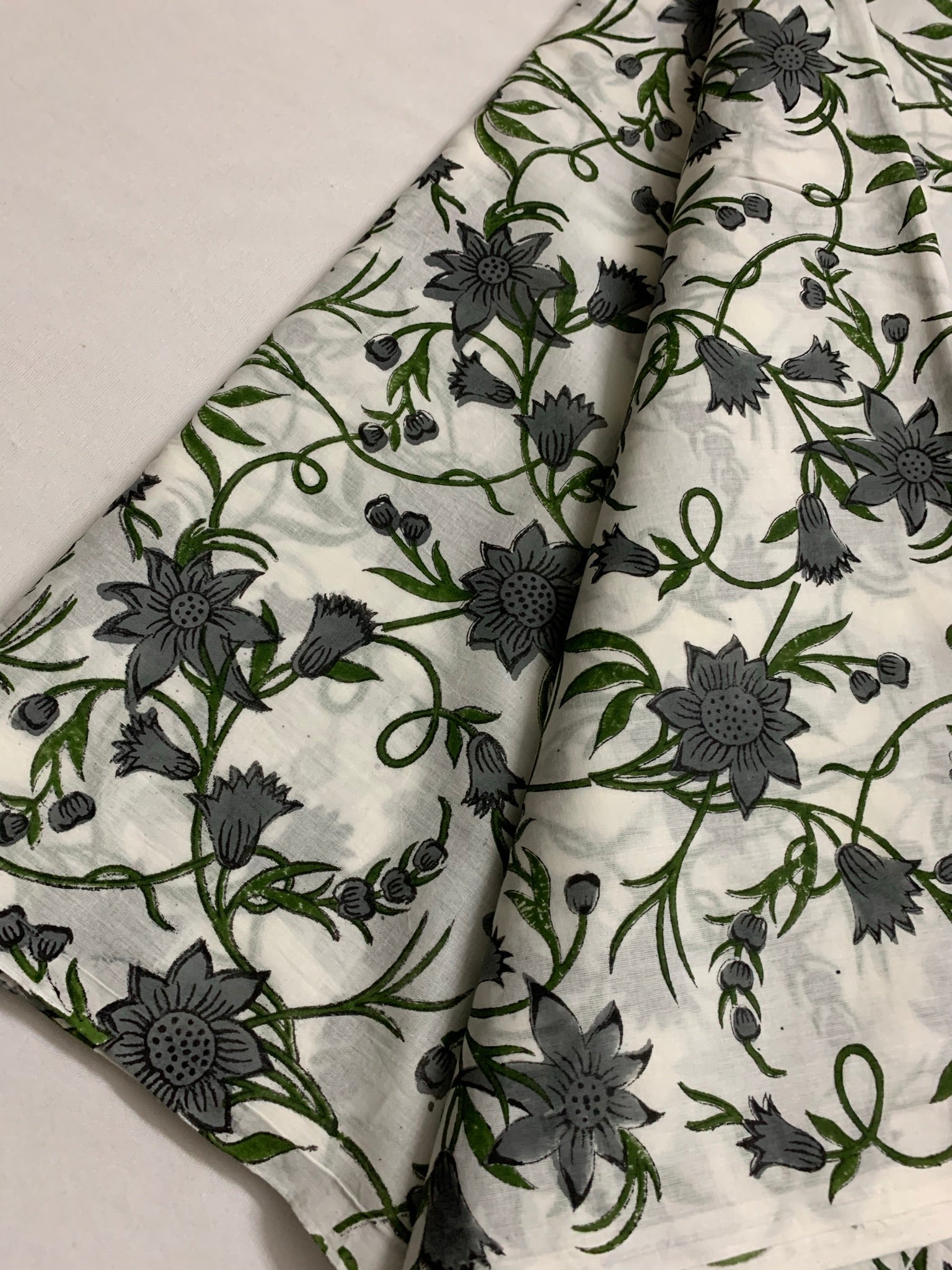 Printed mul cotton fabric