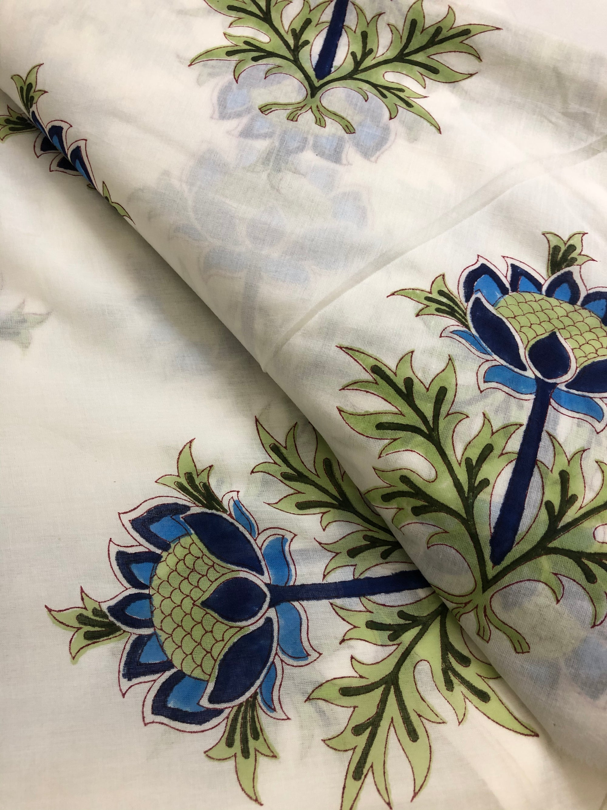 Printed mul cotton fabric