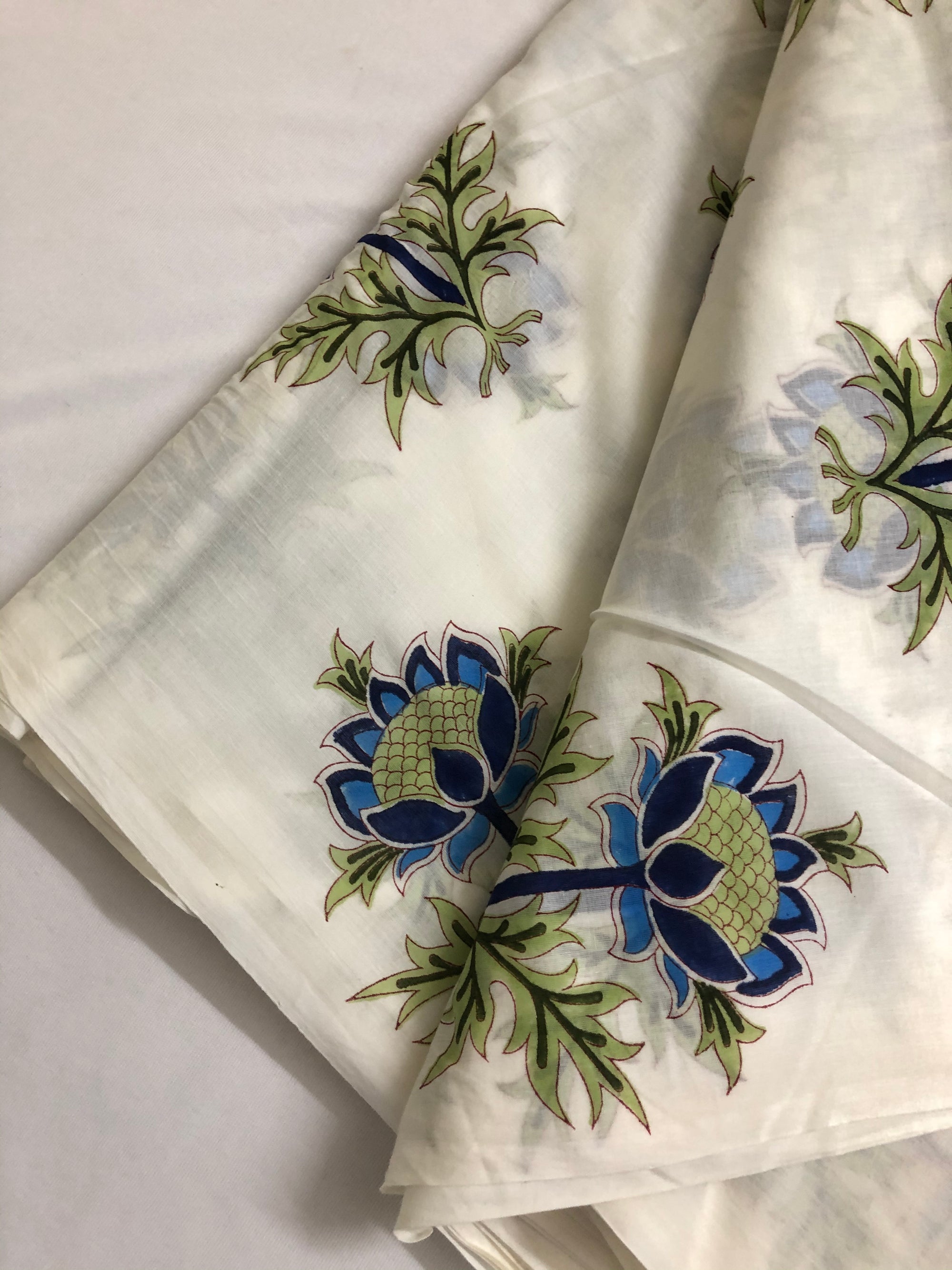 Printed mul cotton fabric