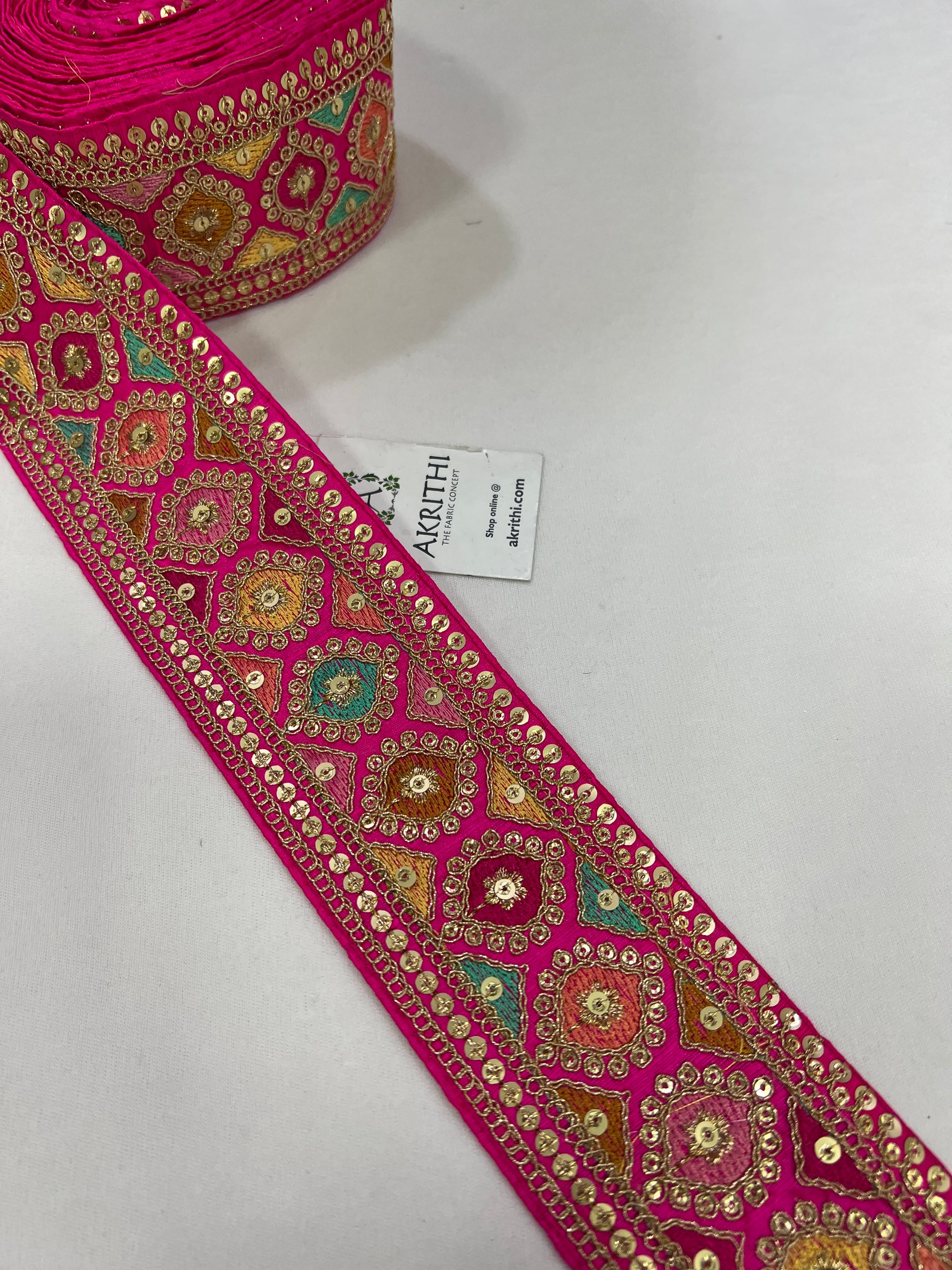 Embroidered lace 9 metres roll