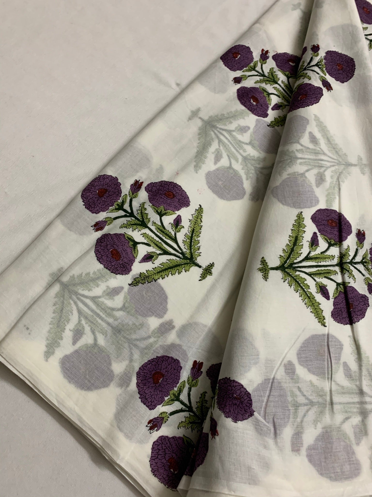 Printed mul cotton fabric