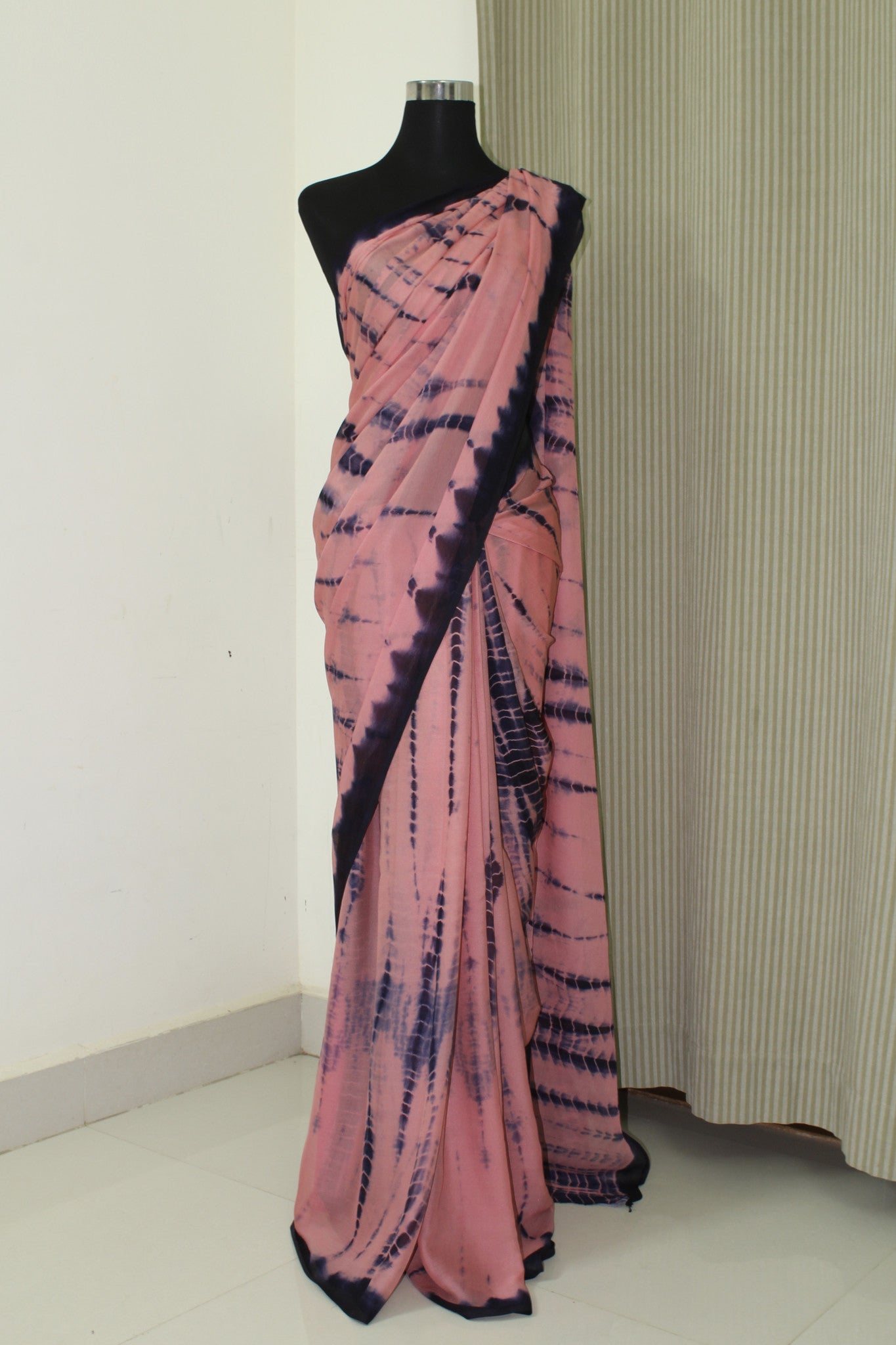 Buy chiffon sarees online at the best price. Buy pure silk chiffon saree. You can buy pure silk sarees from akrithi with silk mark. At akrithi you can get any colour saree of your choice as we dye based on order. Our dyeing is done by the best dyers, using quality and azo free dye. We have plain saree and tie and dye saree and shibori saree. Silk saree online shopping. Buy tie and dye, shibori and leheriya sarees online.