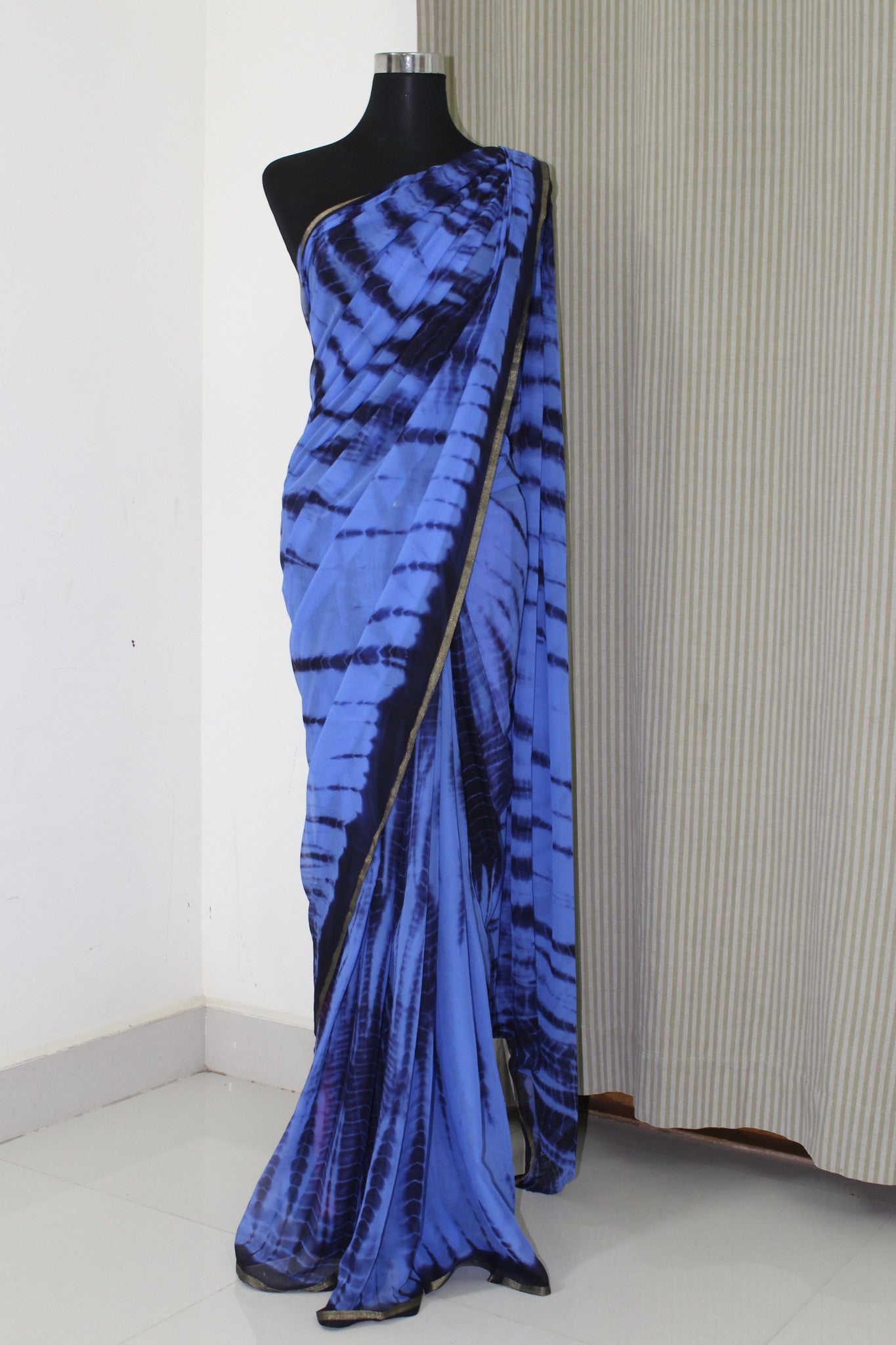 Buy chiffon sarees online at the best price. Buy pure silk chiffon saree. You can buy pure silk sarees from akrithi with silk mark. At akrithi you can get any colour saree of your choice as we dye based on order. Our dyeing is done by the best dyers, using quality and azo free dye. We have plain saree and tie and dye saree and shibori saree. Silk saree online shopping. Buy tie and dye, shibori and leheriya sarees online.