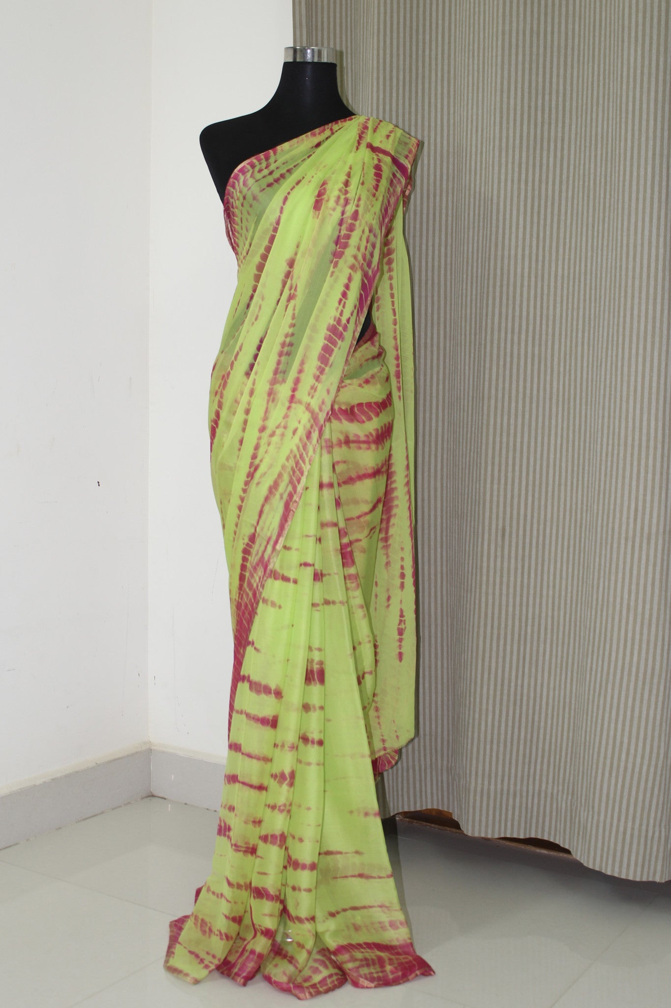 Buy chiffon sarees online at the best price. Buy pure silk chiffon saree. You can buy pure silk sarees from akrithi with silk mark. At akrithi you can get any colour saree of your choice as we dye based on order. Our dyeing is done by the best dyers, using quality and azo free dye. We have plain saree and tie and dye saree and shibori saree. Silk saree online shopping. Buy tie and dye, shibori and leheriya sarees online.