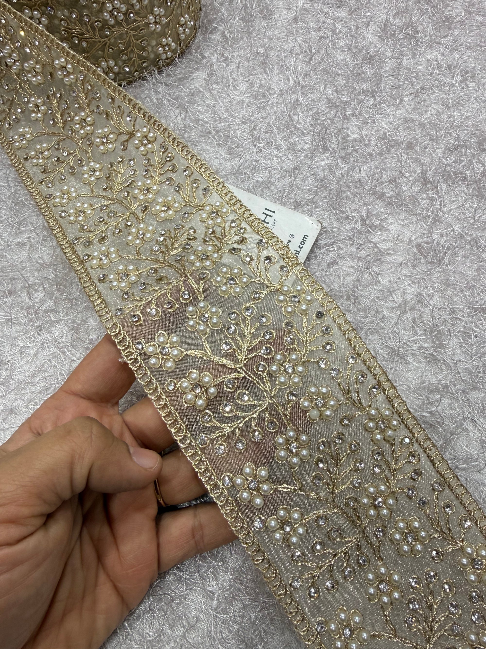 Embroidered lace 9 metres roll