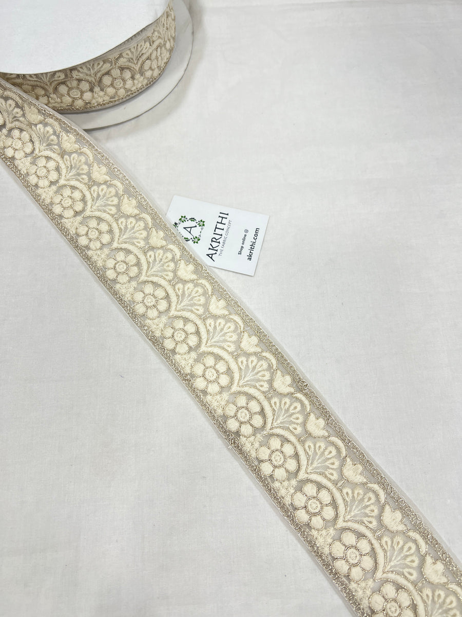 Embroidered lace 9 metres roll