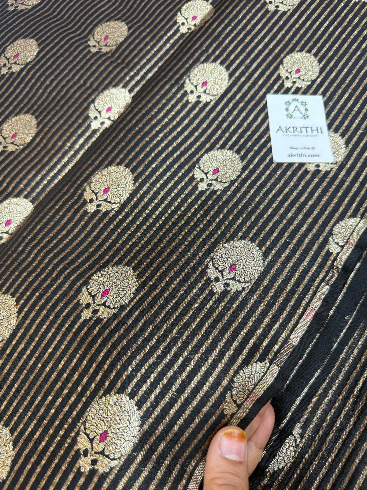 Pure Banarasi brocade with meena butti antique zari fabric