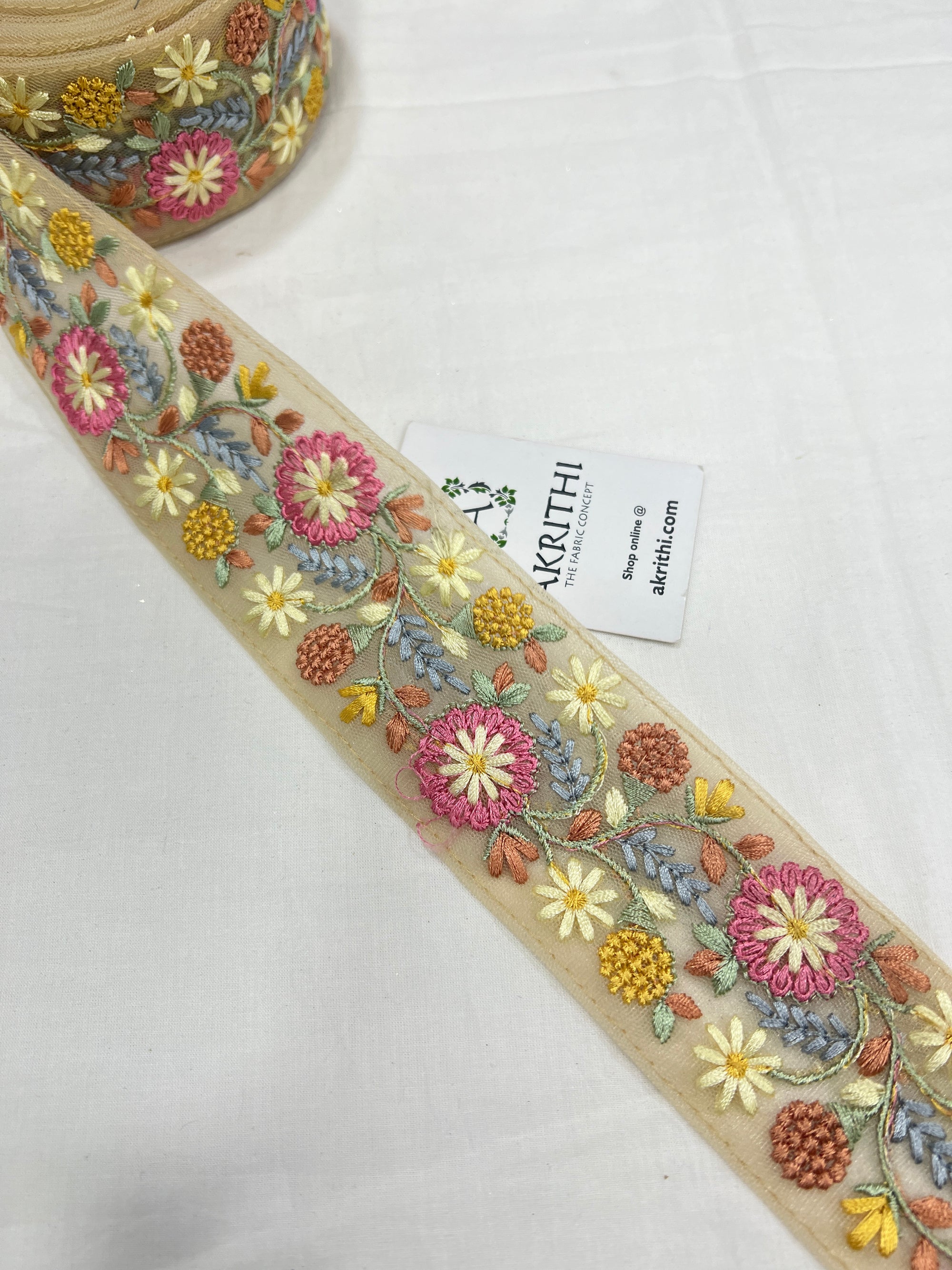 Embroidered lace 9 metres roll