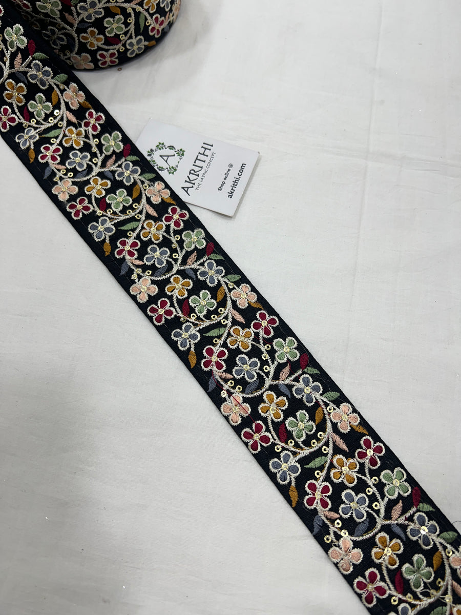 Embroidered lace 9 metres roll