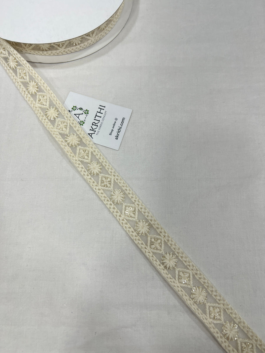 Embroidered lace 9 metres roll