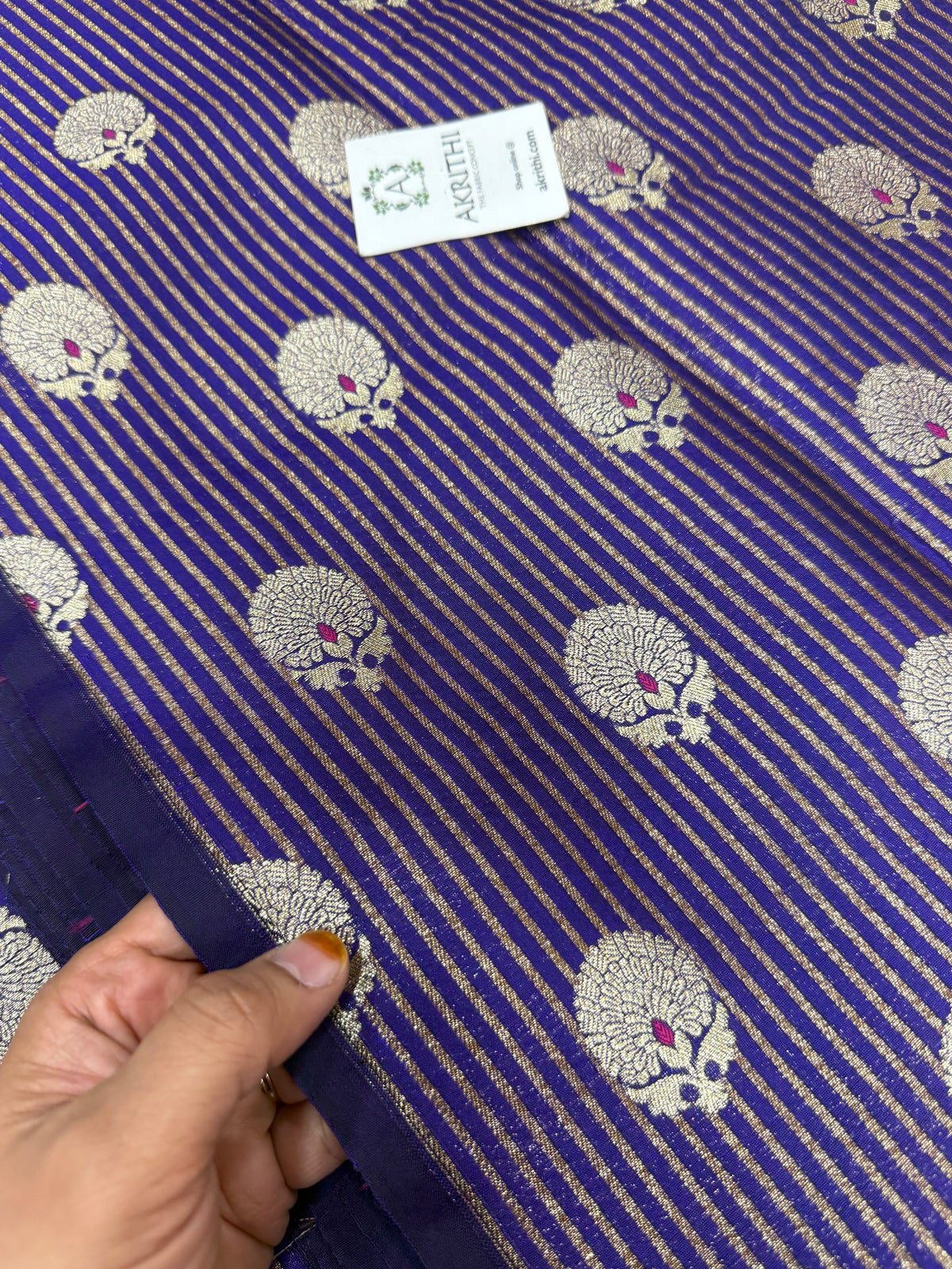 Pure Banarasi brocade with meena butti antique zari fabric