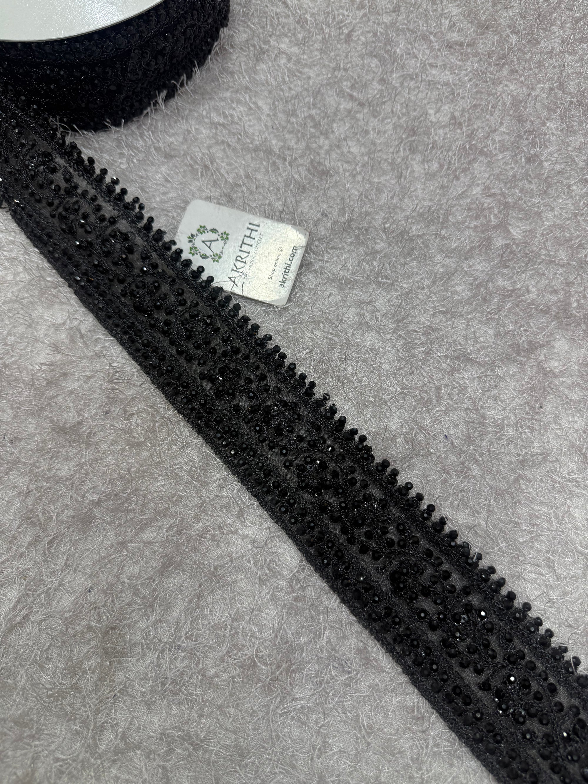 Embroidered lace 9 metres roll