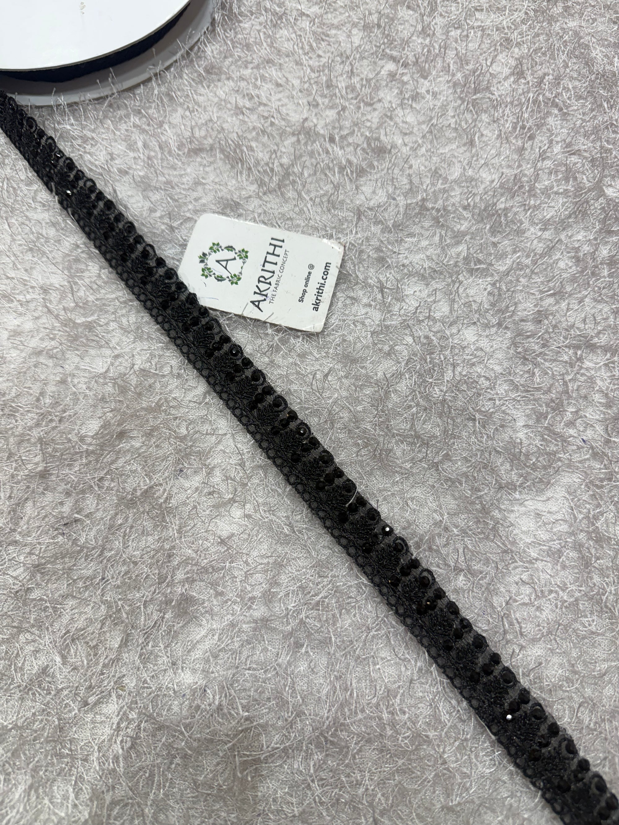 Embroidered lace 9 metres roll