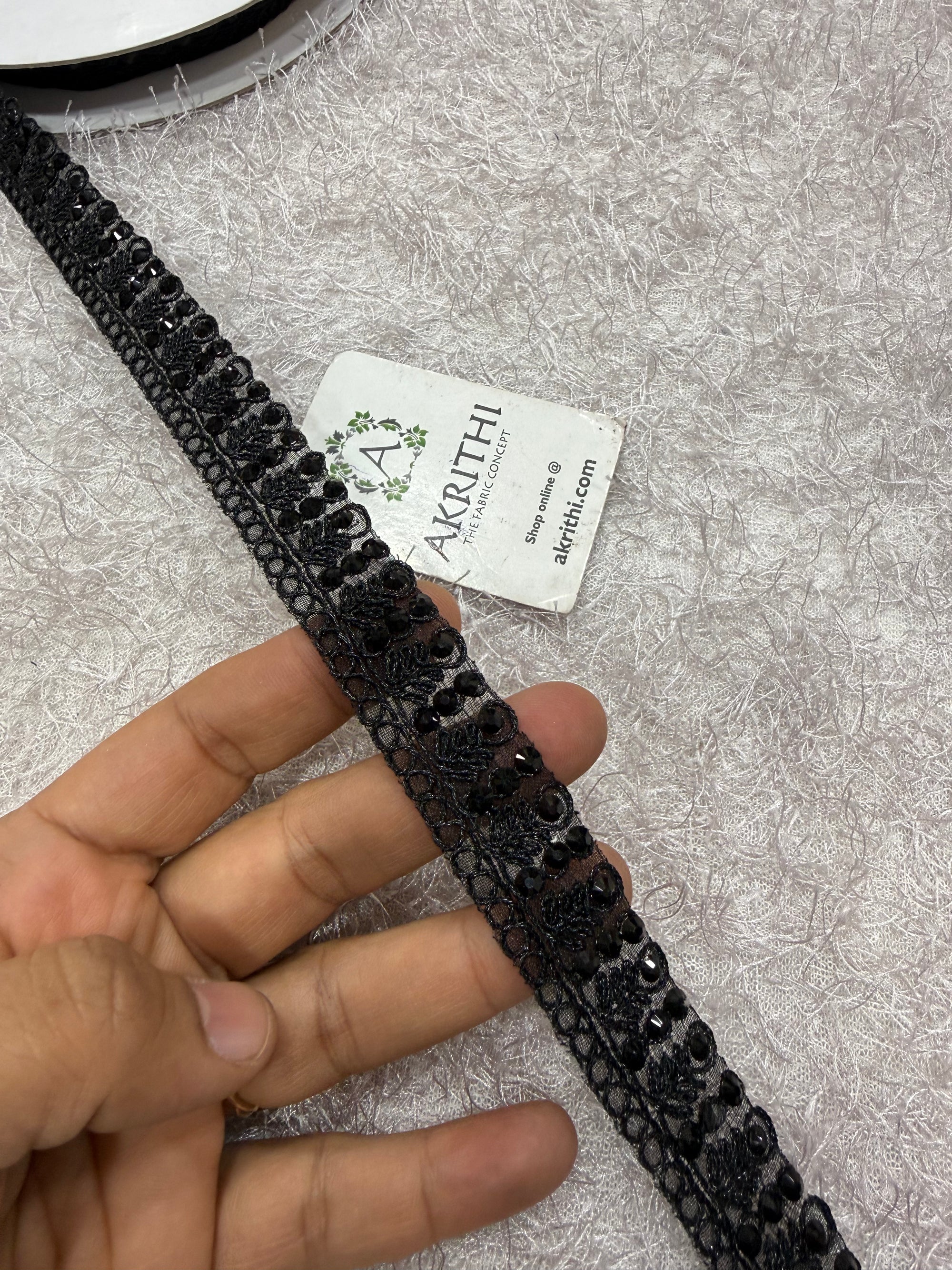 Embroidered lace 9 metres roll