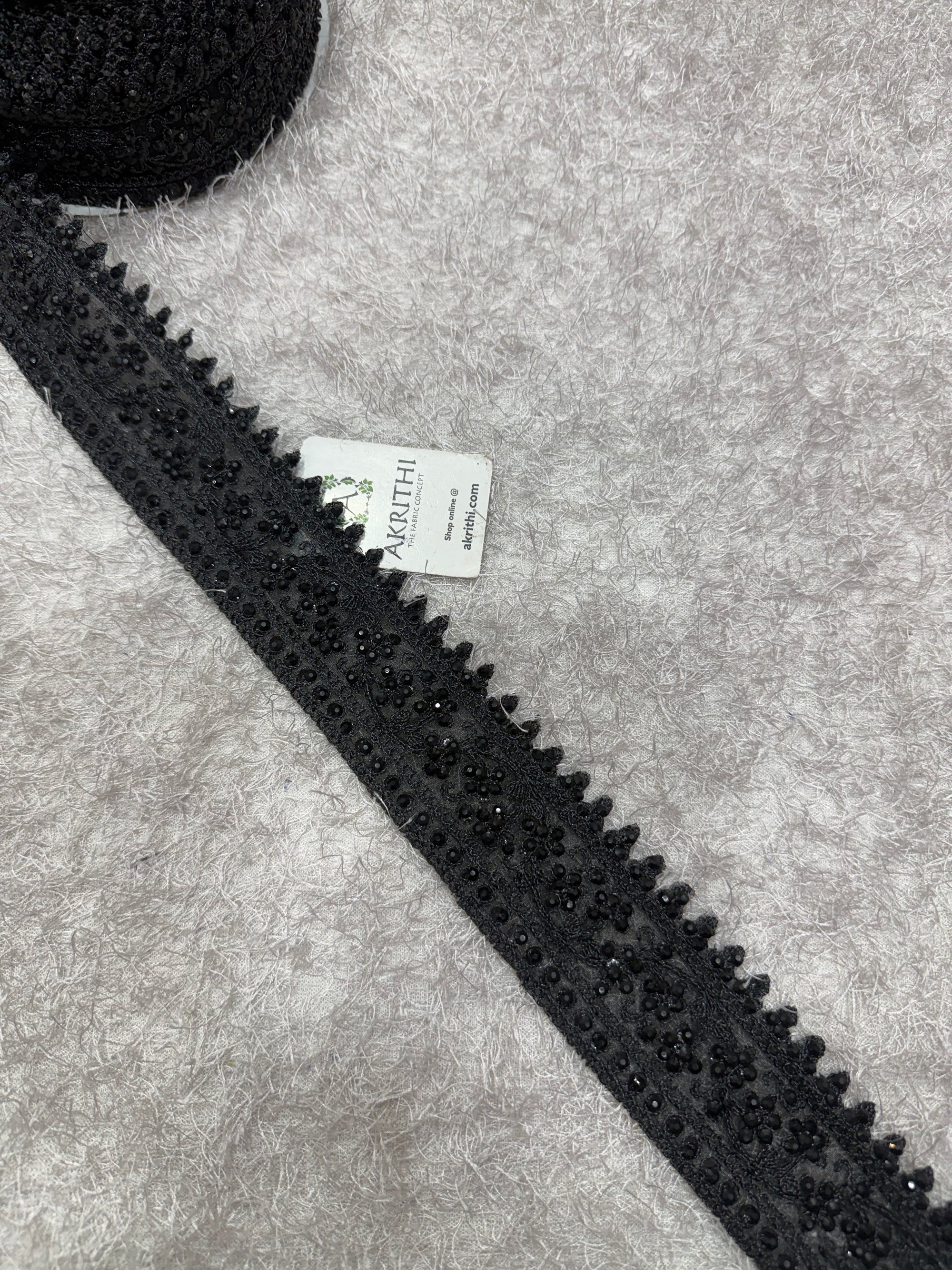 Embroidered lace 9 metres roll