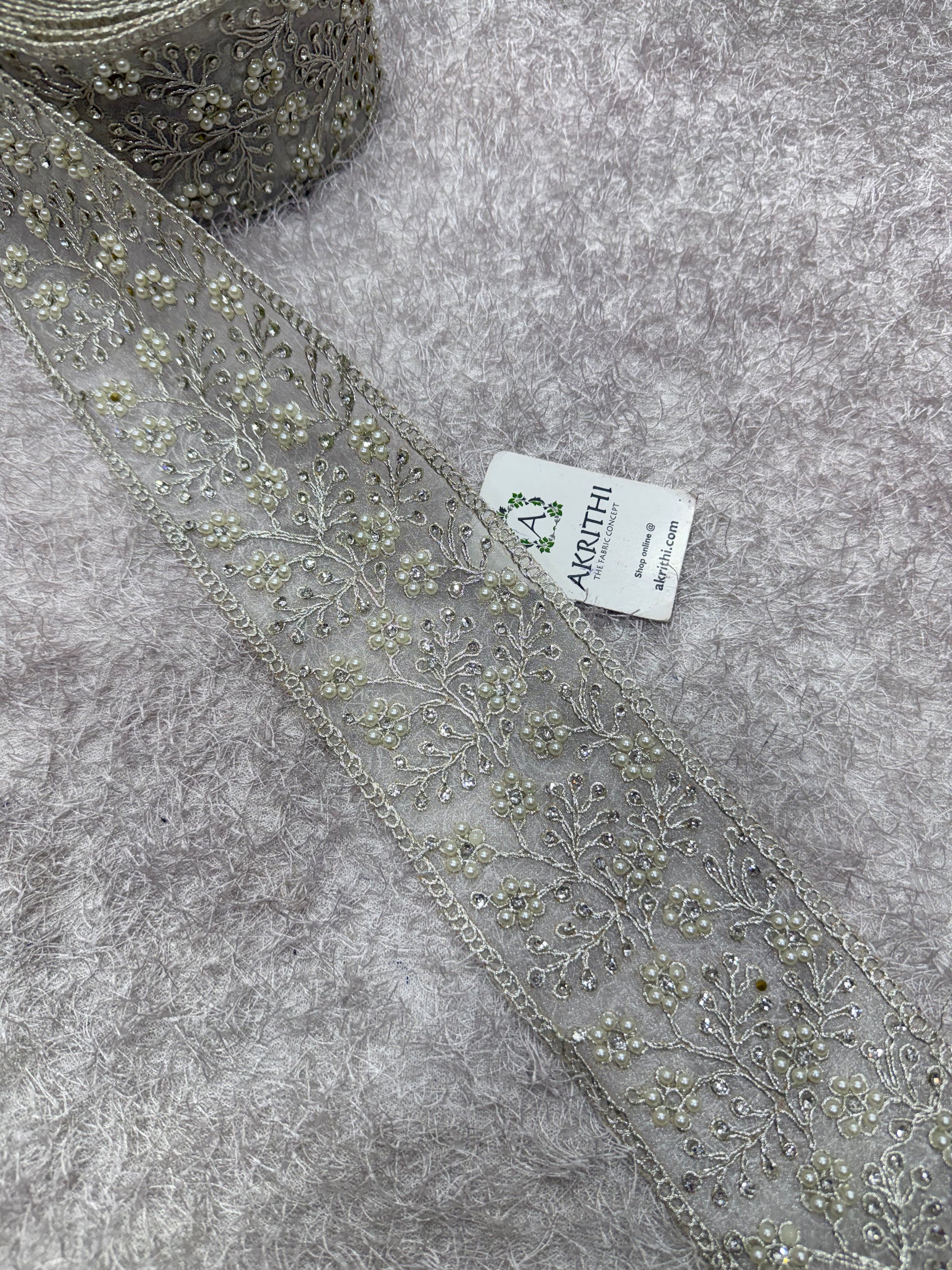 Embroidered lace 9 metres roll