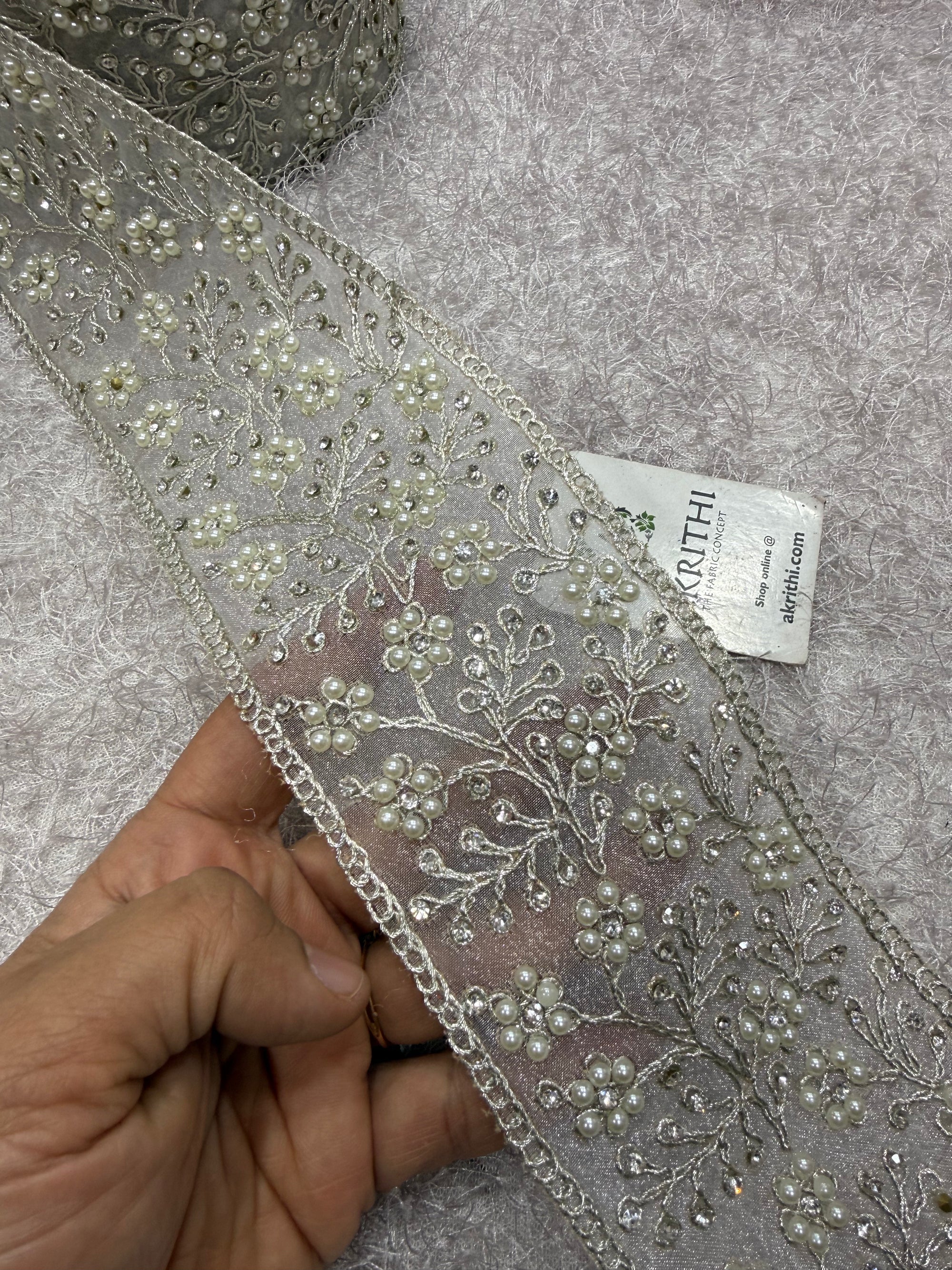 Embroidered lace 9 metres roll