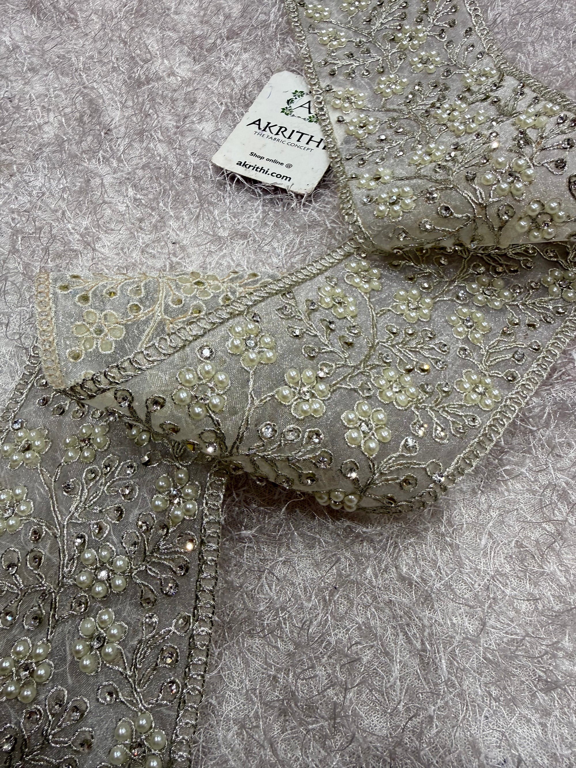 Embroidered lace 9 metres roll