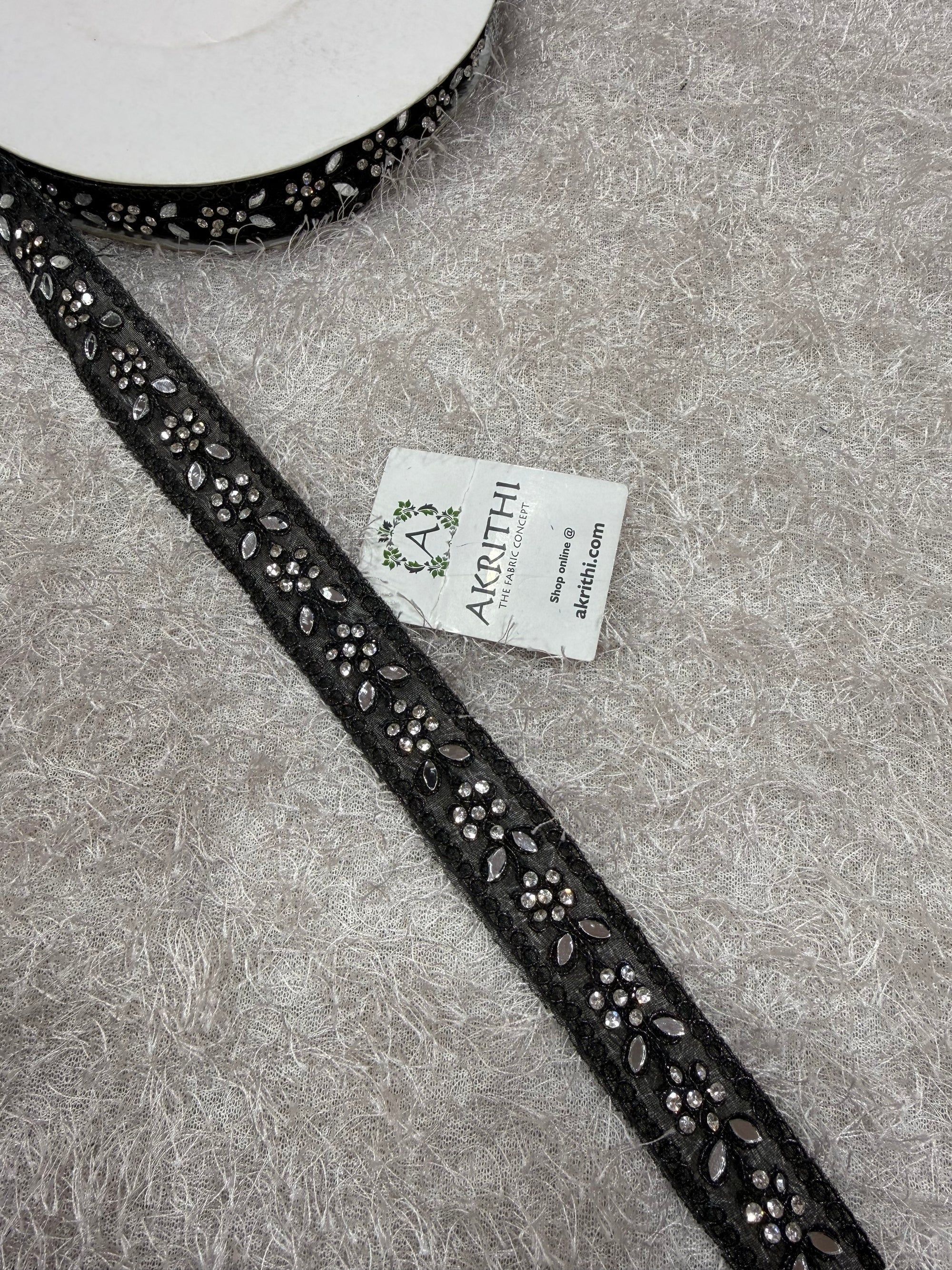 Embroidered lace 9 metres roll