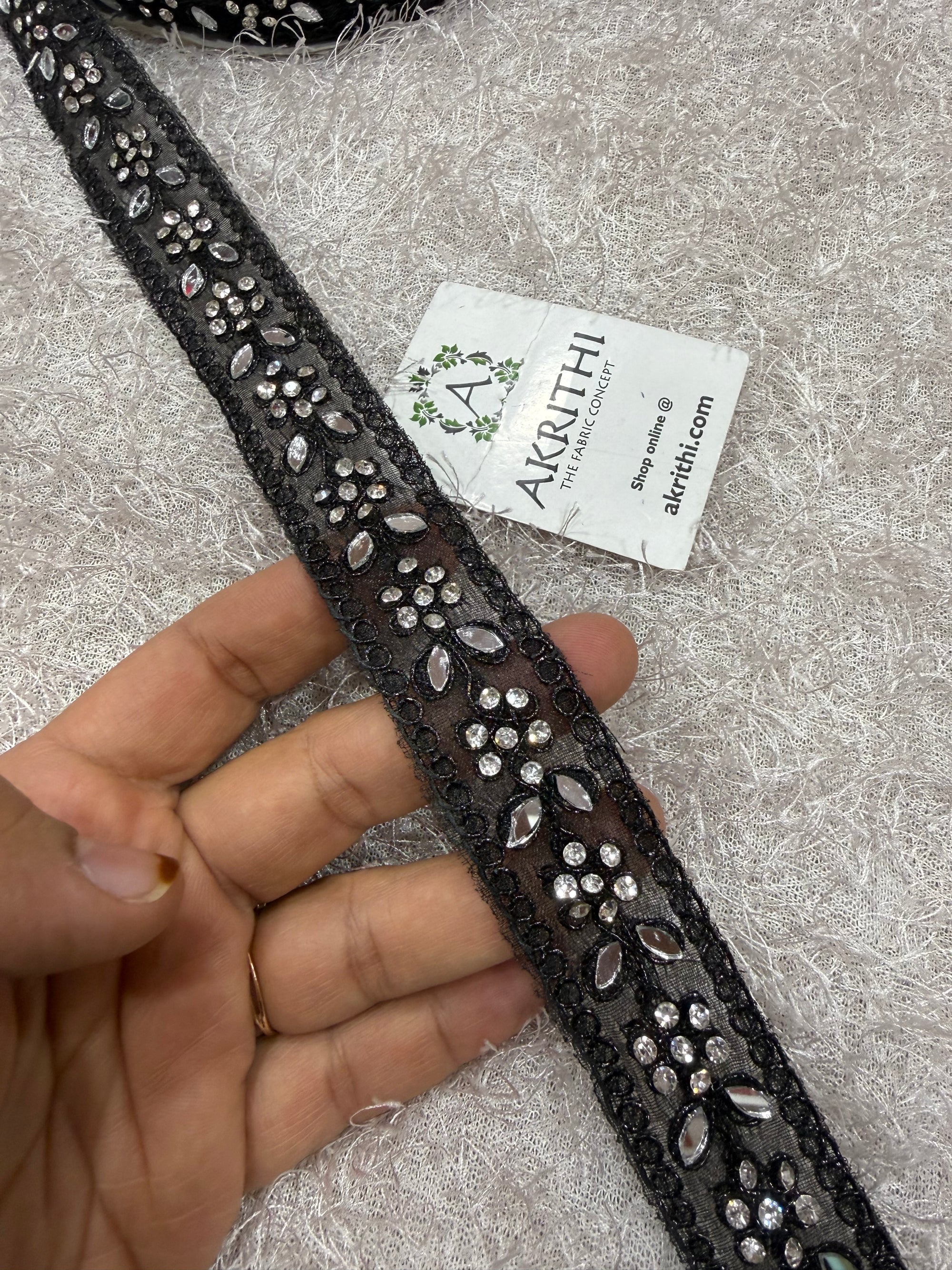 Embroidered lace 9 metres roll