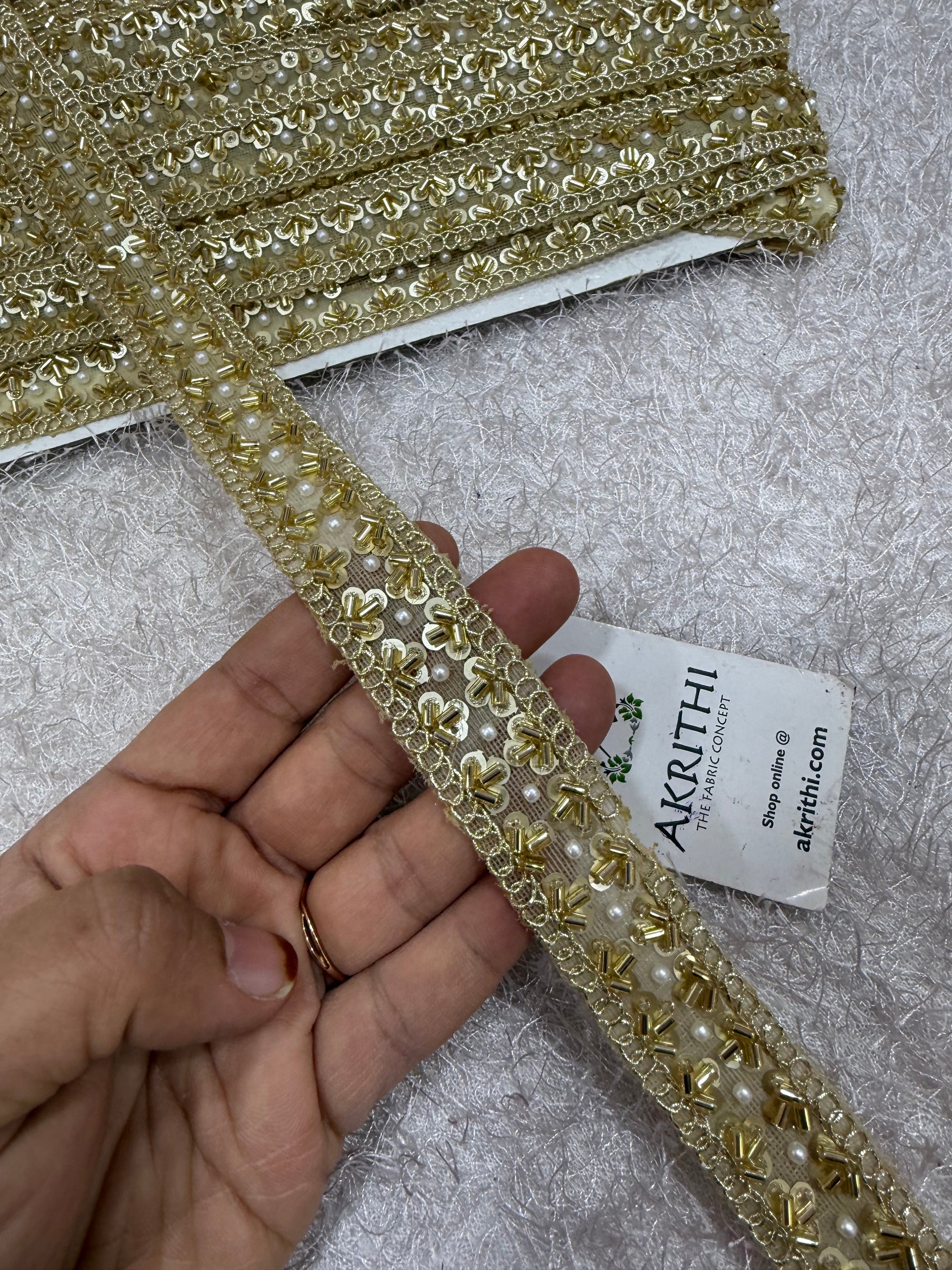 Embroidered lace 9 metres roll