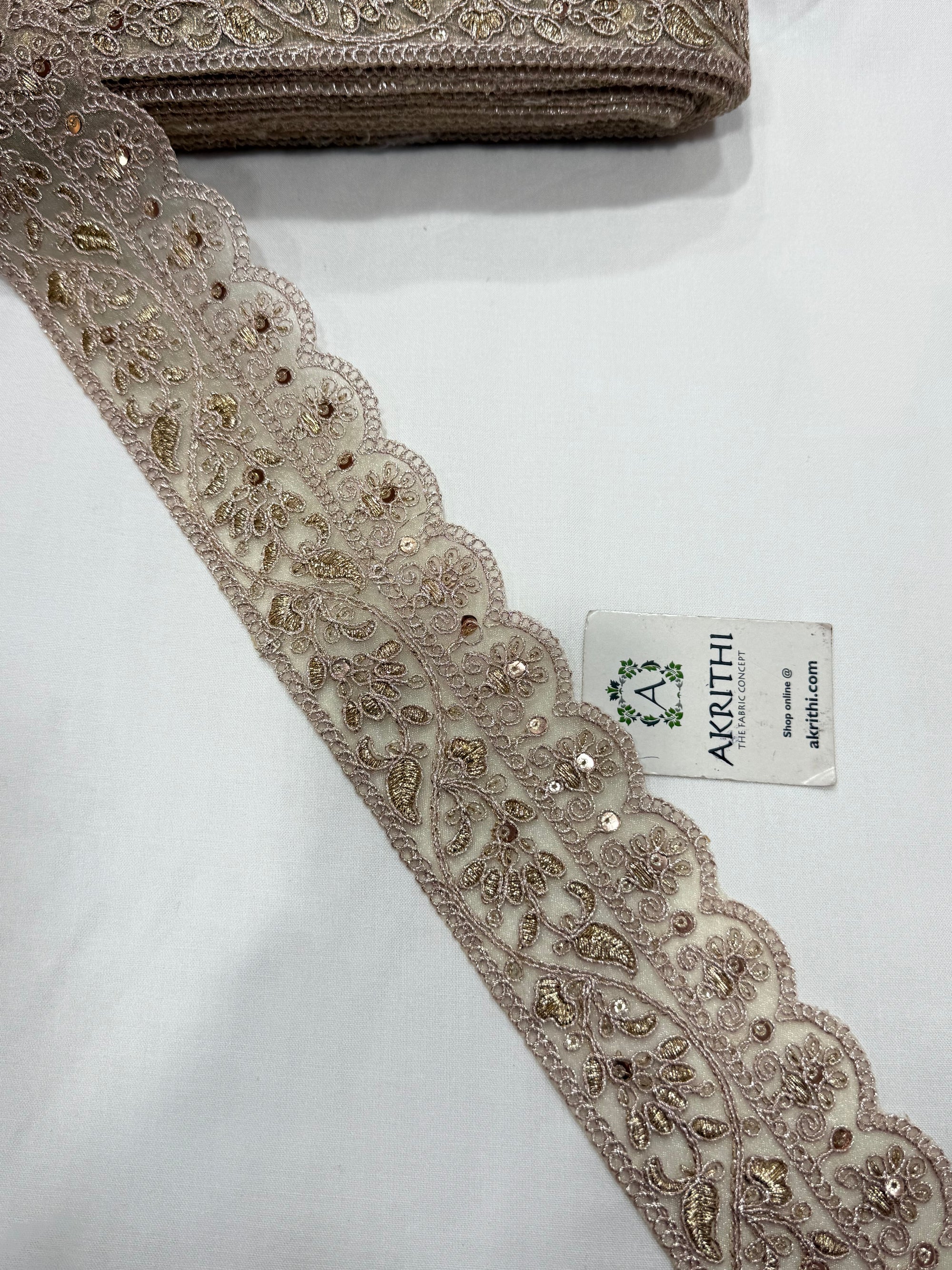 Embroidered lace 9 metres roll