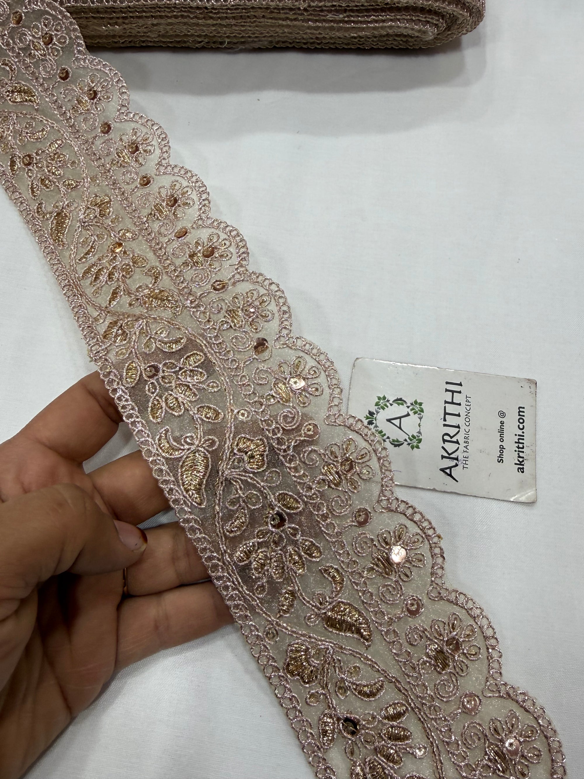 Embroidered lace 9 metres roll