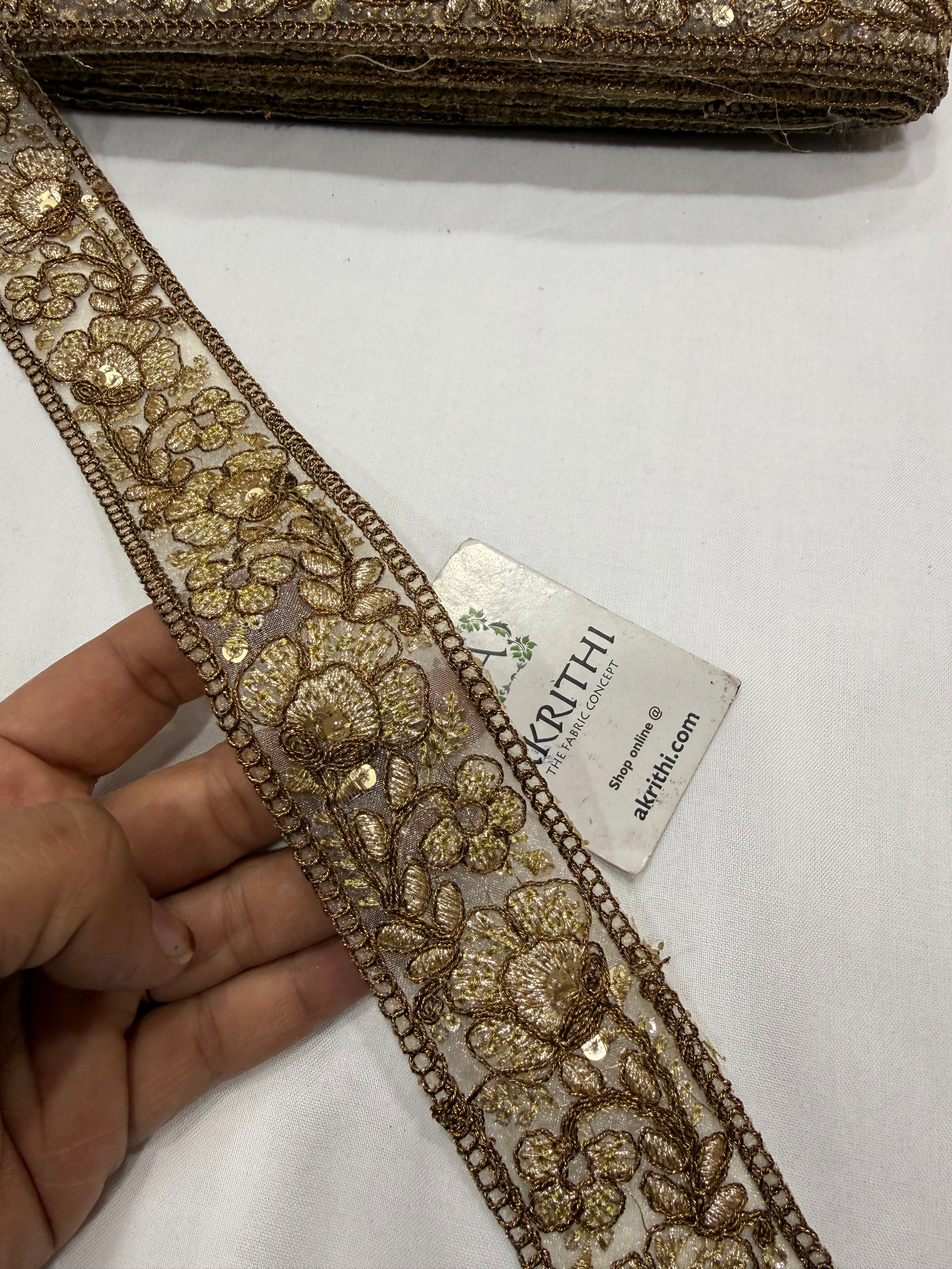 Embroidered lace 9 metres roll