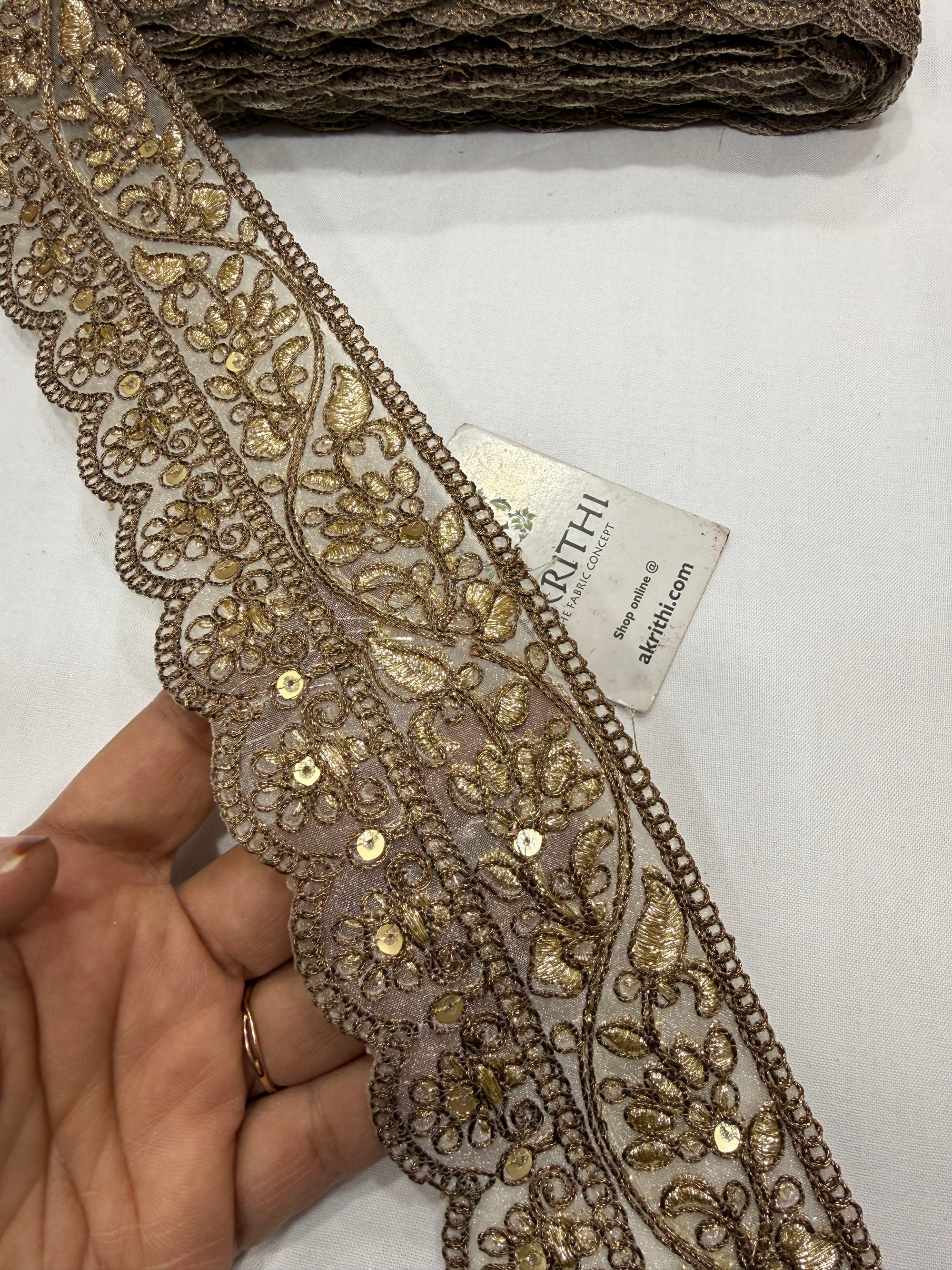 Embroidered lace 9 metres roll
