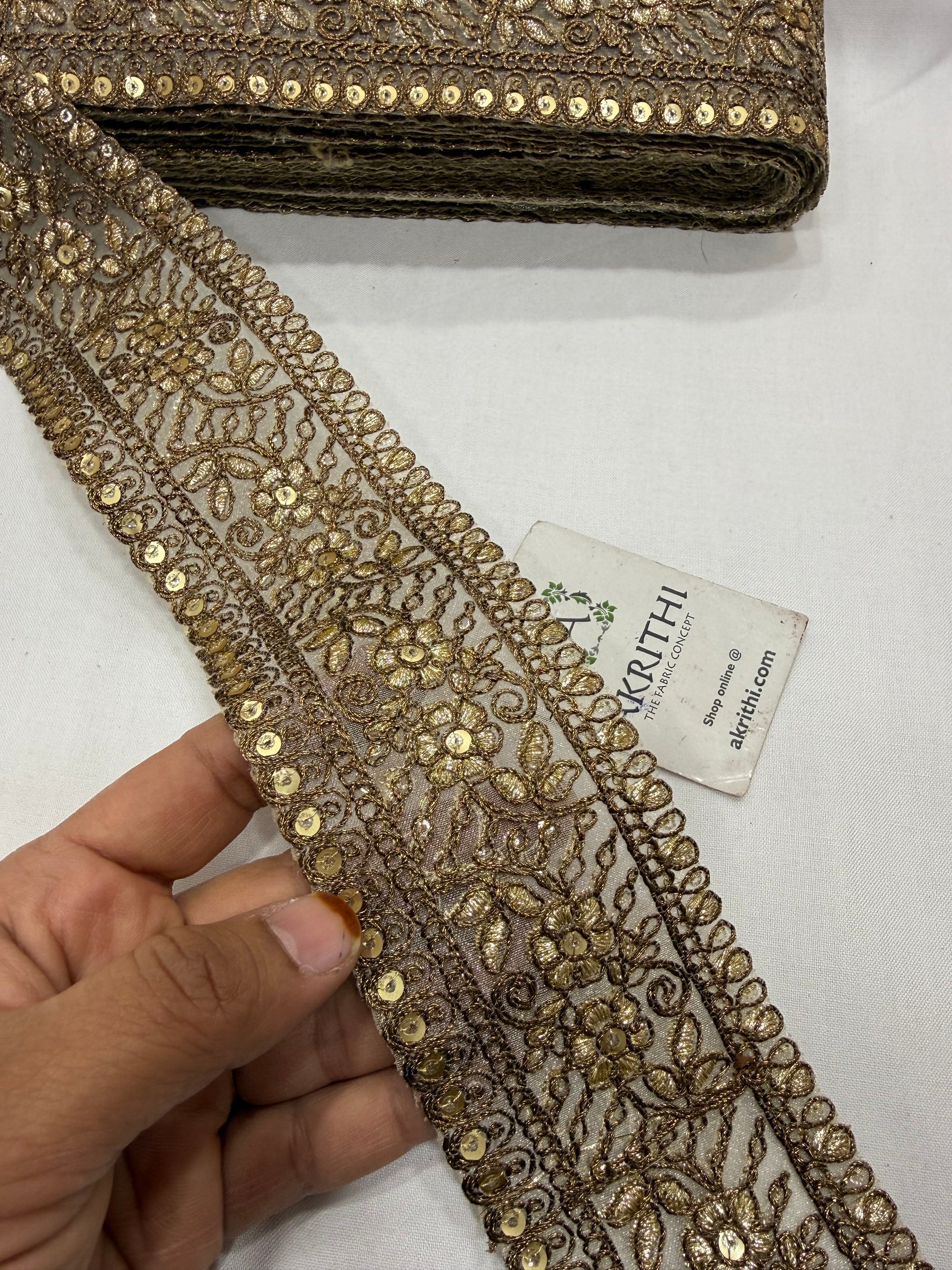 Embroidered lace 9 metres roll