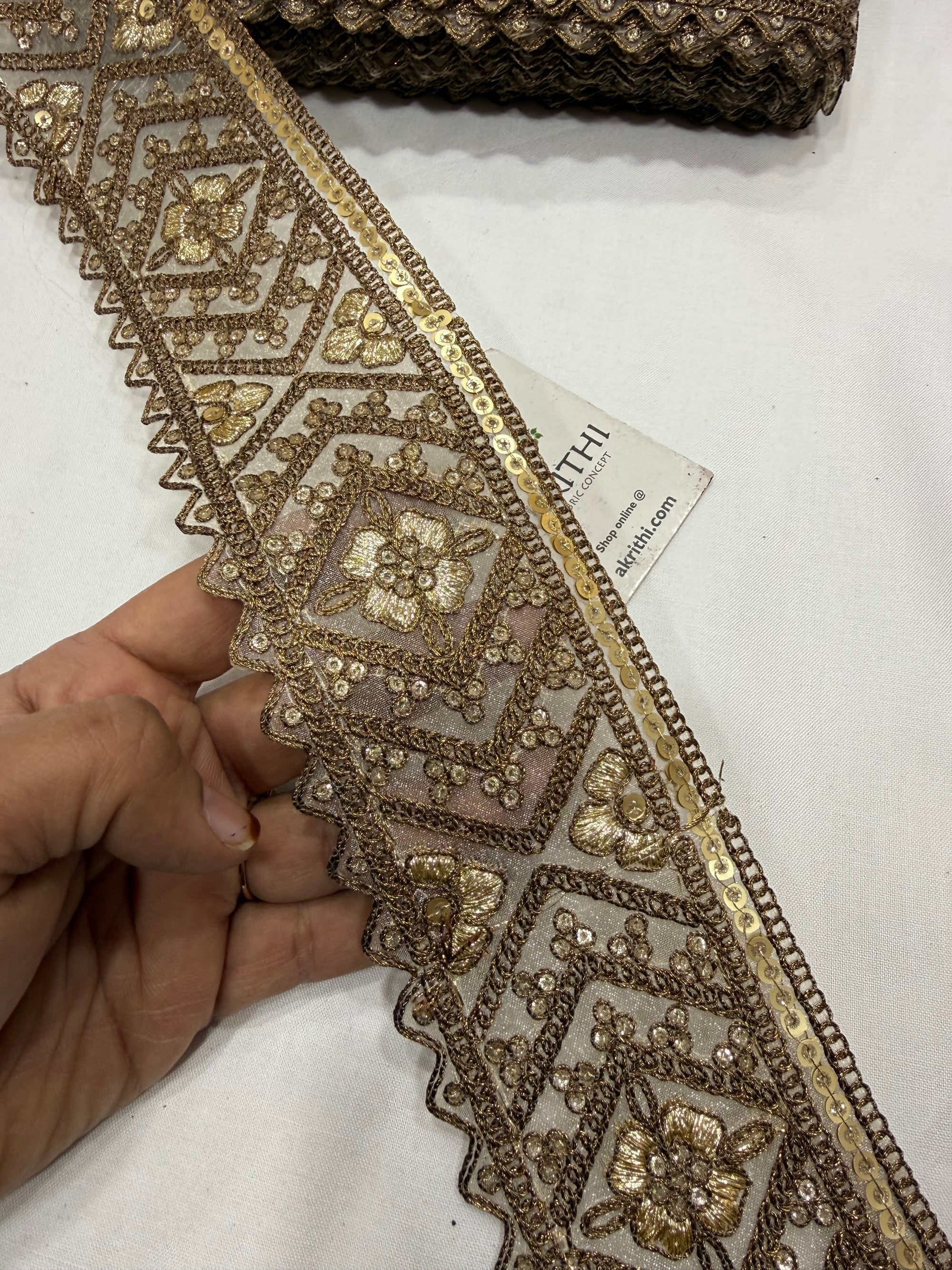 Embroidered lace 9 metres roll
