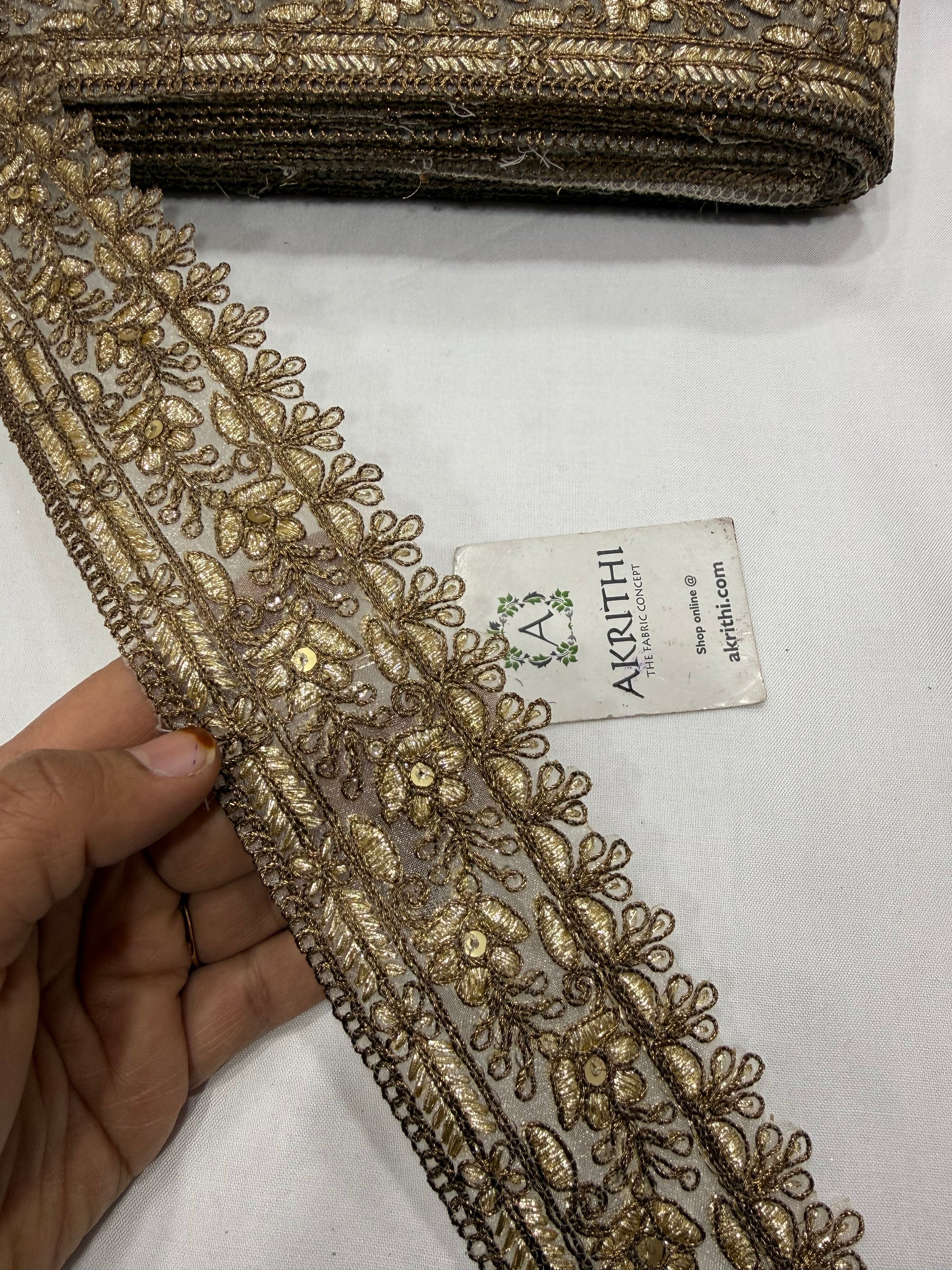 Embroidered lace 9 metres roll