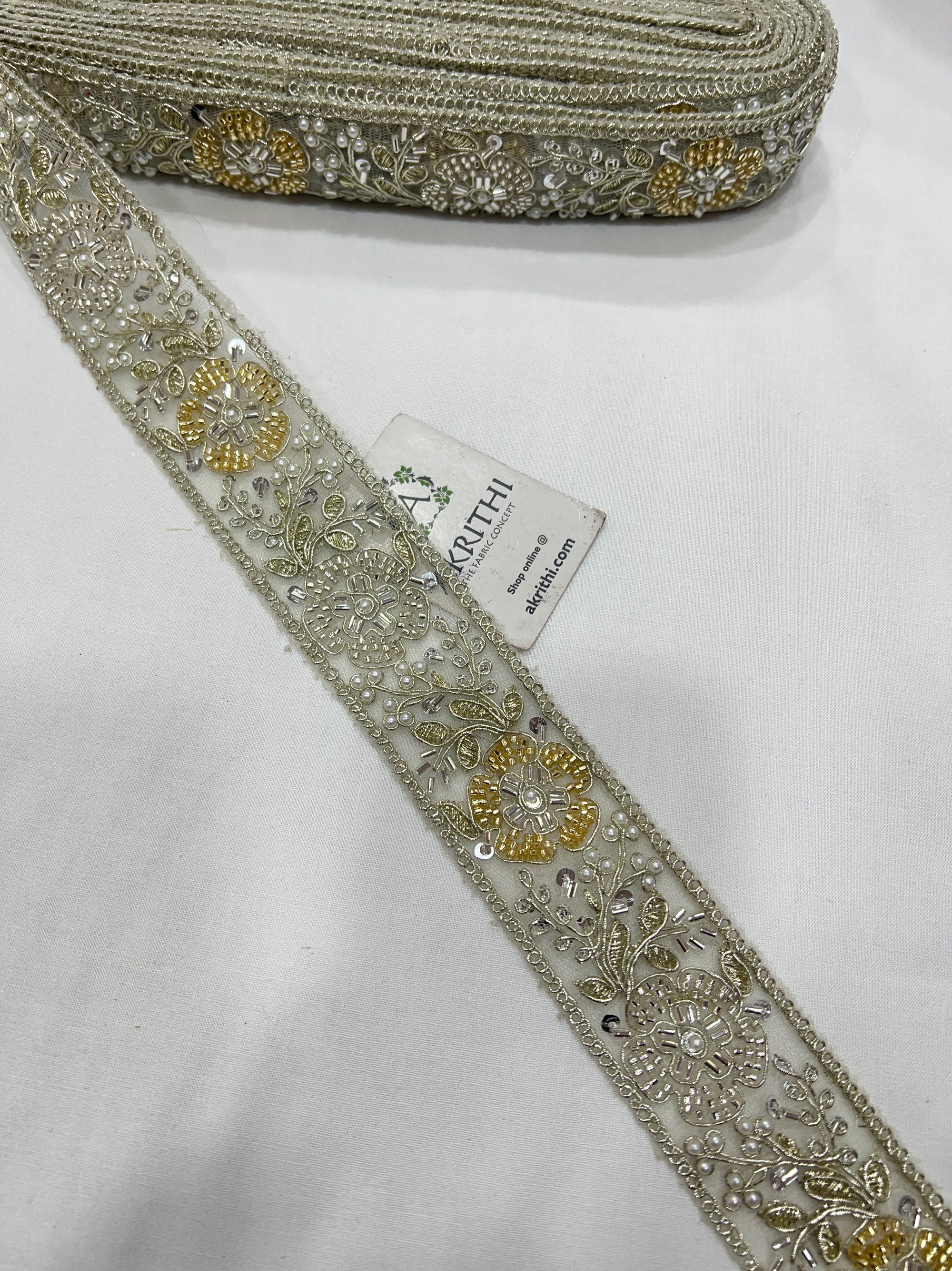 Embroidered lace 9 metres roll