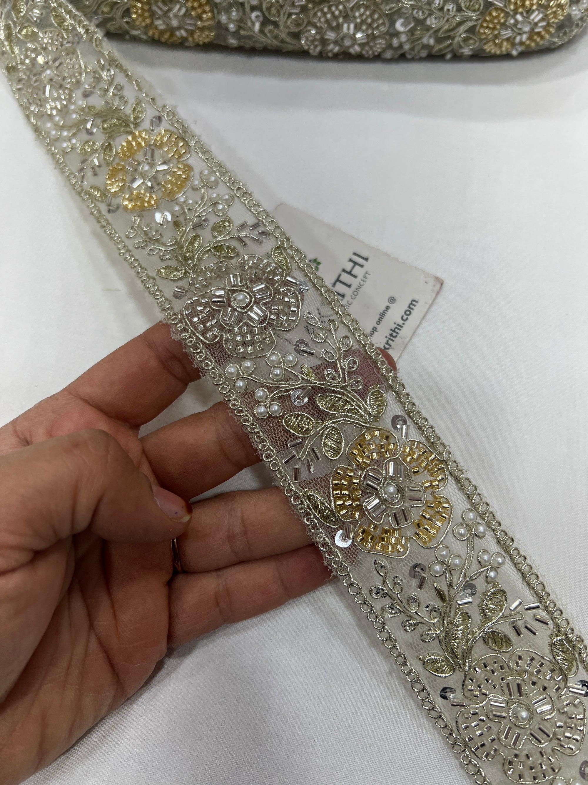 Embroidered lace 9 metres roll