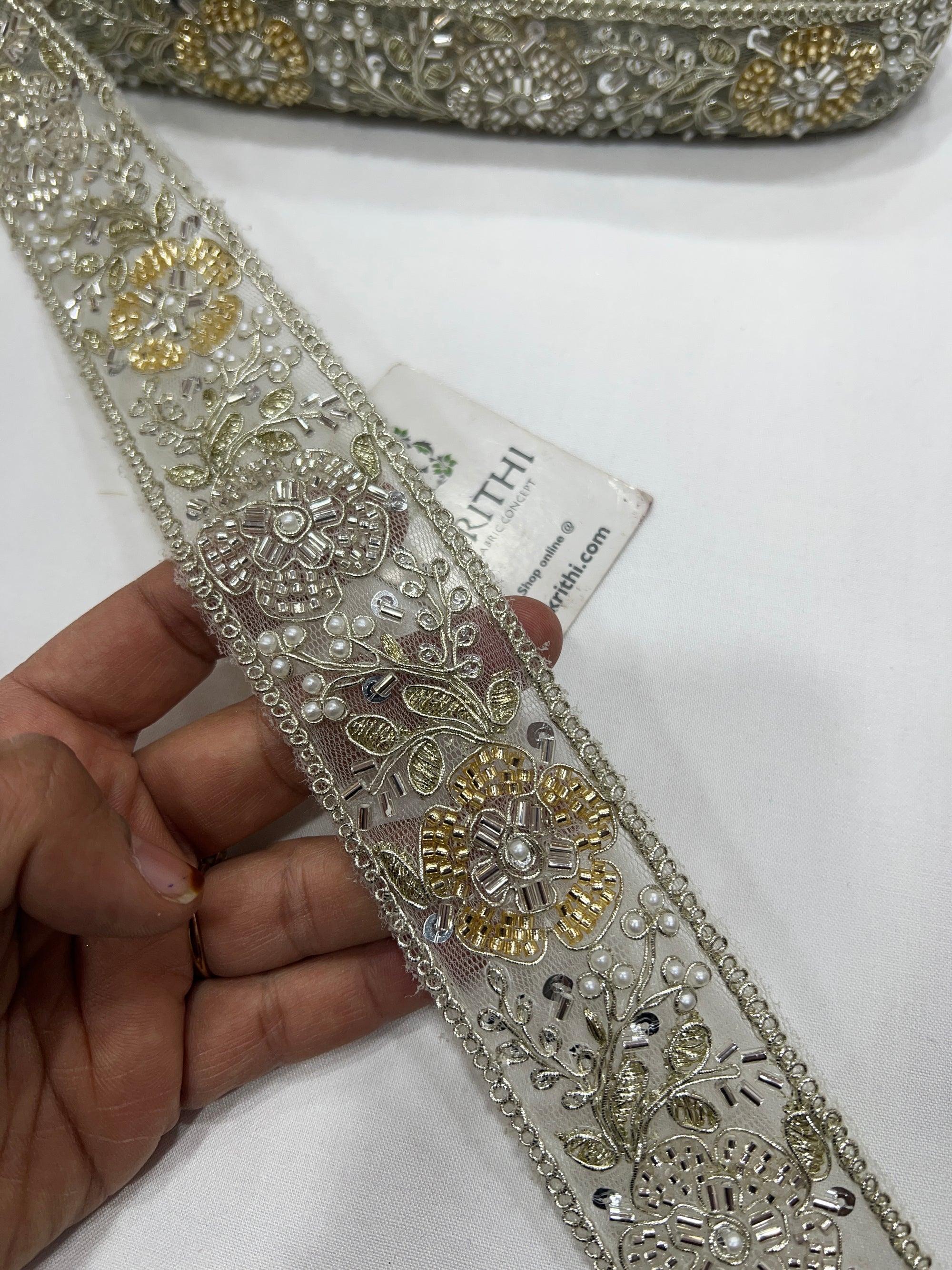 Embroidered lace 9 metres roll