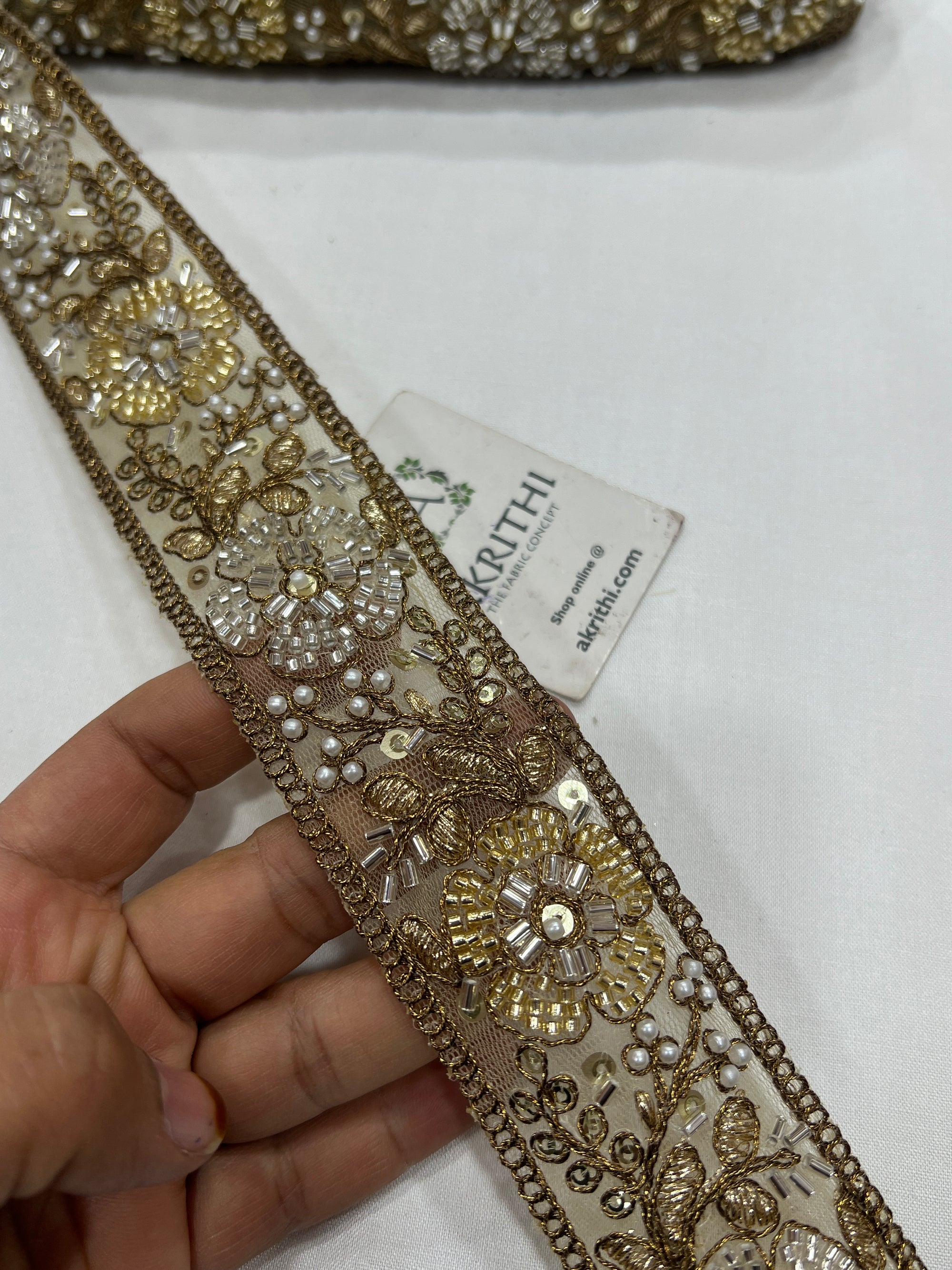 Embroidered lace 9 metres roll