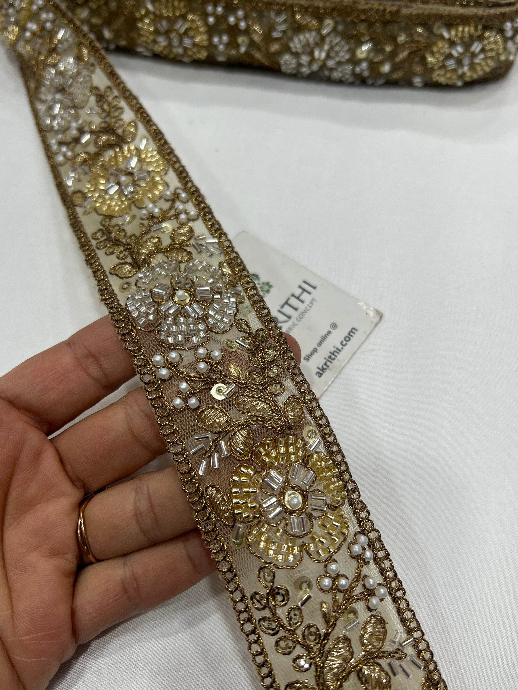 Embroidered lace 9 metres roll