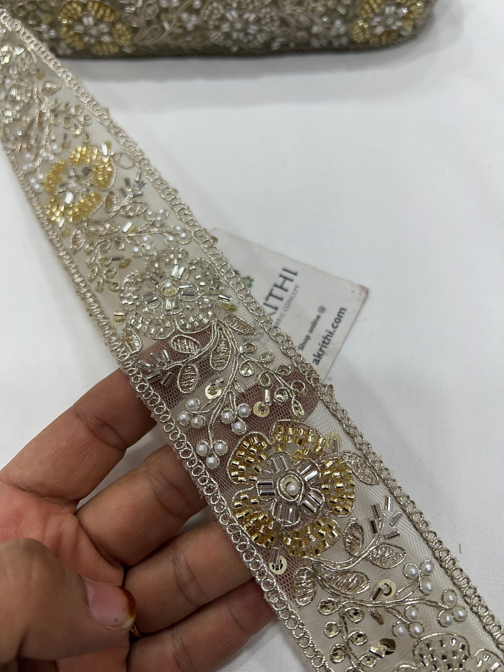 Embroidered lace 9 metres roll
